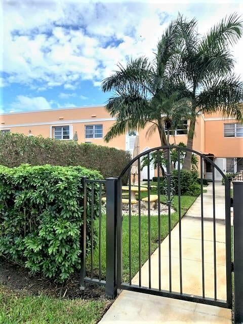 Tiny photo for 101 S Golfview Road, Lake Worth Beach, FL 33460 (MLS # B26090669)