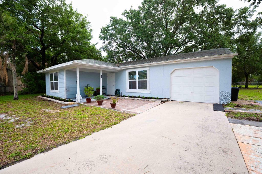 Photo of 402 SW Ruffner Court, Port Saint Lucie, FL 34953 (MLS # B26013512)