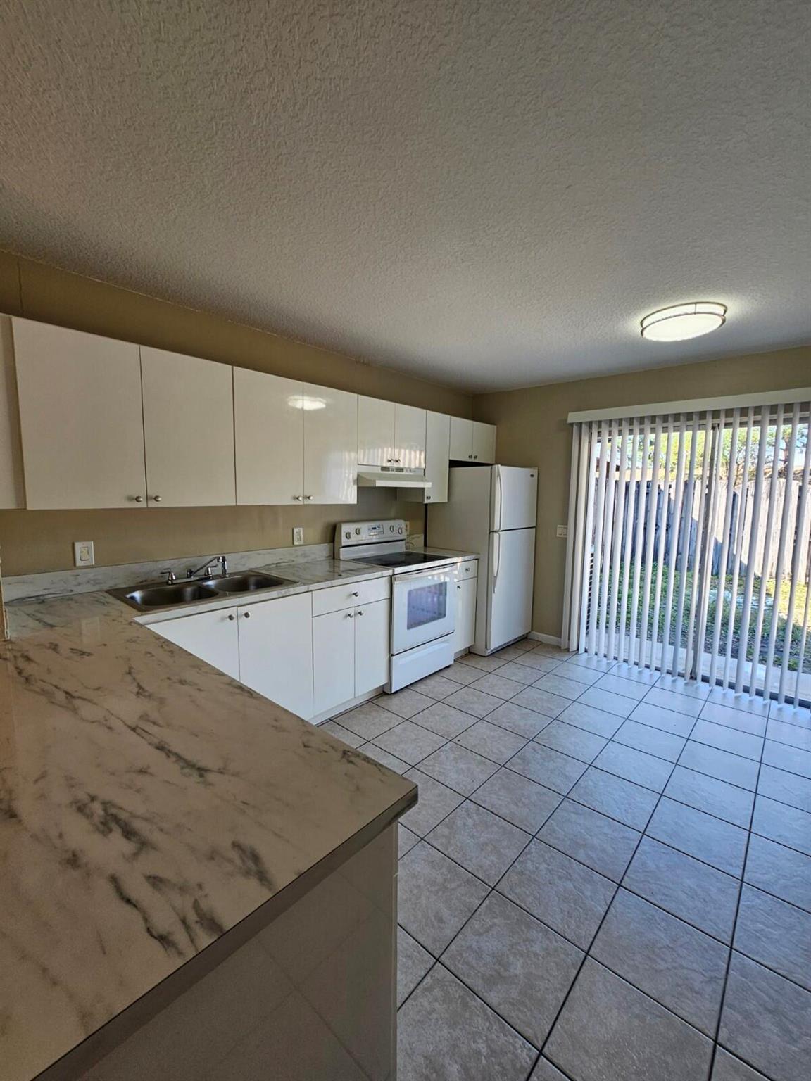 FOREST GLEN - Residential Lease