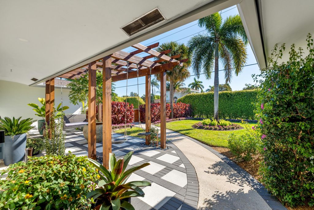 Photo of 3605 S Lake Drive, Boynton Beach, FL 33435 (MLS # R11169397)