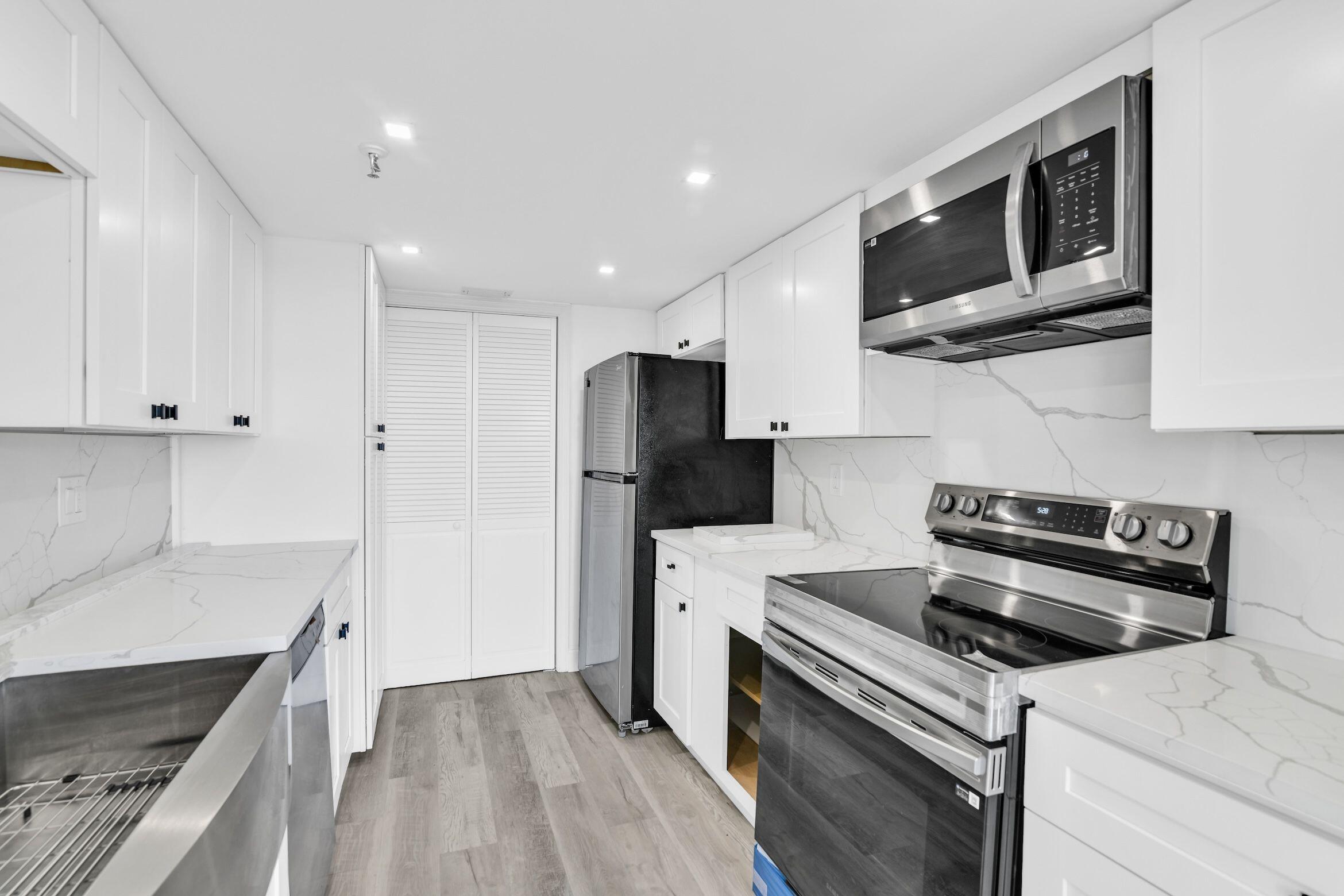 859 Jeffery Street 810