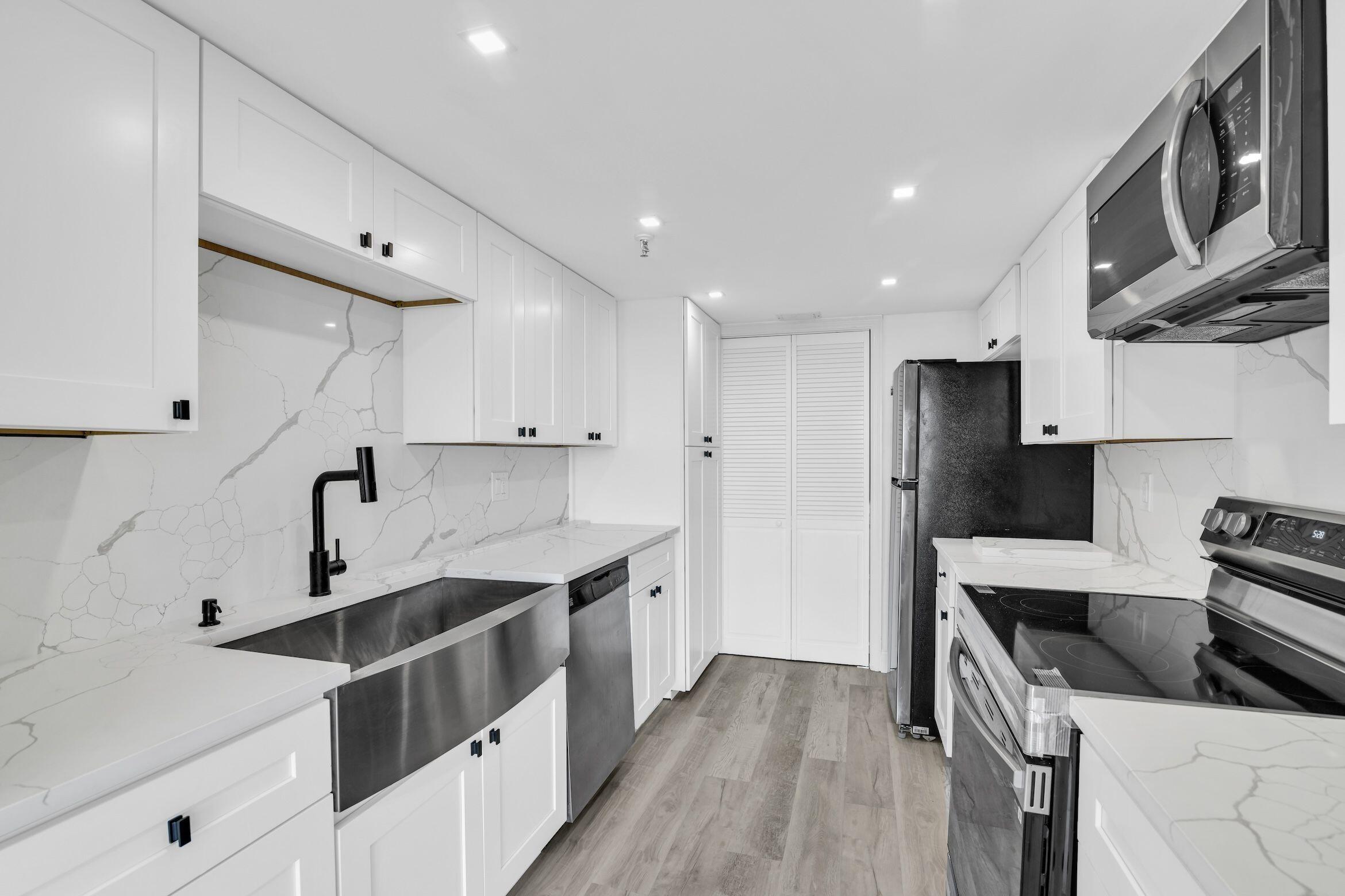 859 Jeffery Street 810