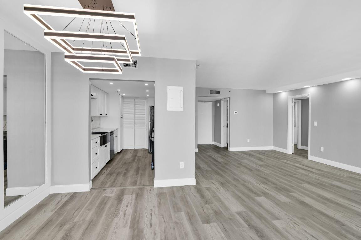 859 Jeffery Street 810