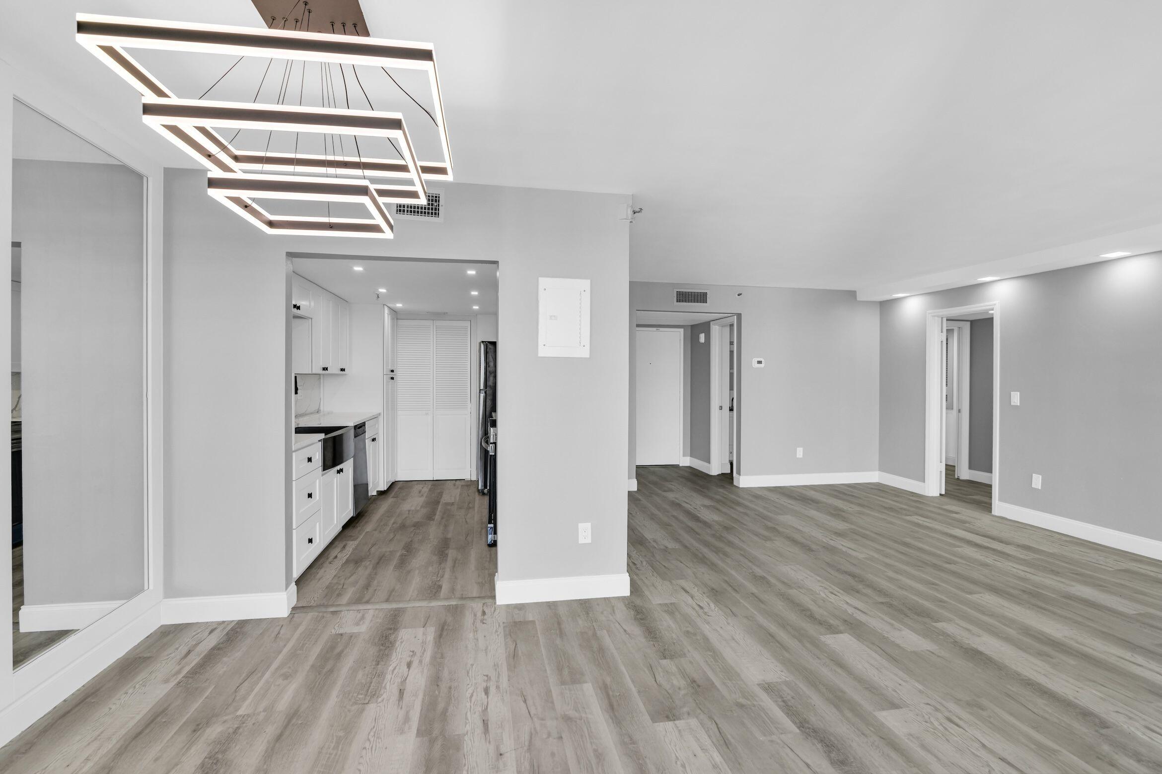 859 Jeffery Street 810