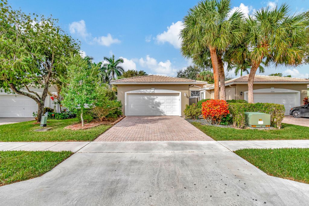 Photo of 10604 Royal Caribbean Circle, Boynton Beach, FL 33437 (MLS # R10944861)