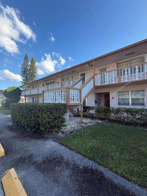 236 Kent N West Palm Beach FL 33417