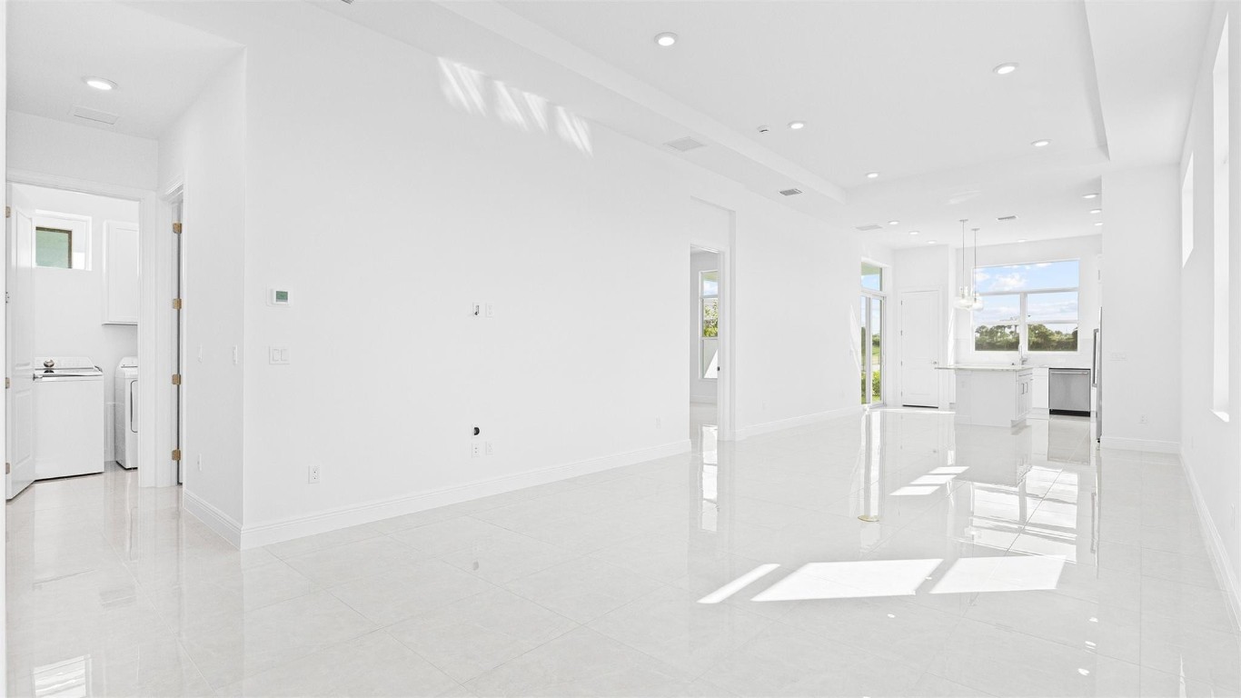 CRESSWIND PALM BEACH - Residential