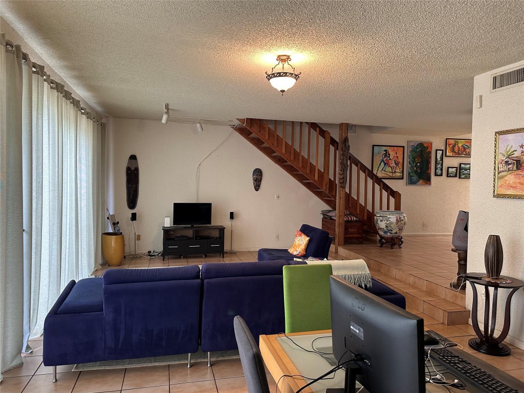 Inverrary Village 94-16 B - Residential