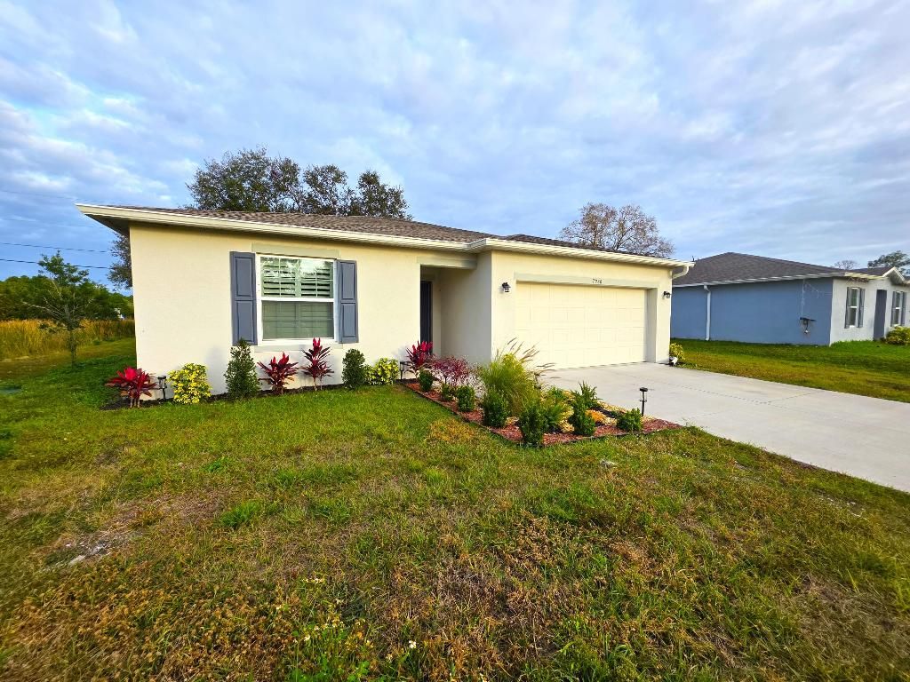 Photo of 7980 98th Avenue, Vero Beach, FL 32967 (MLS # R11153029)