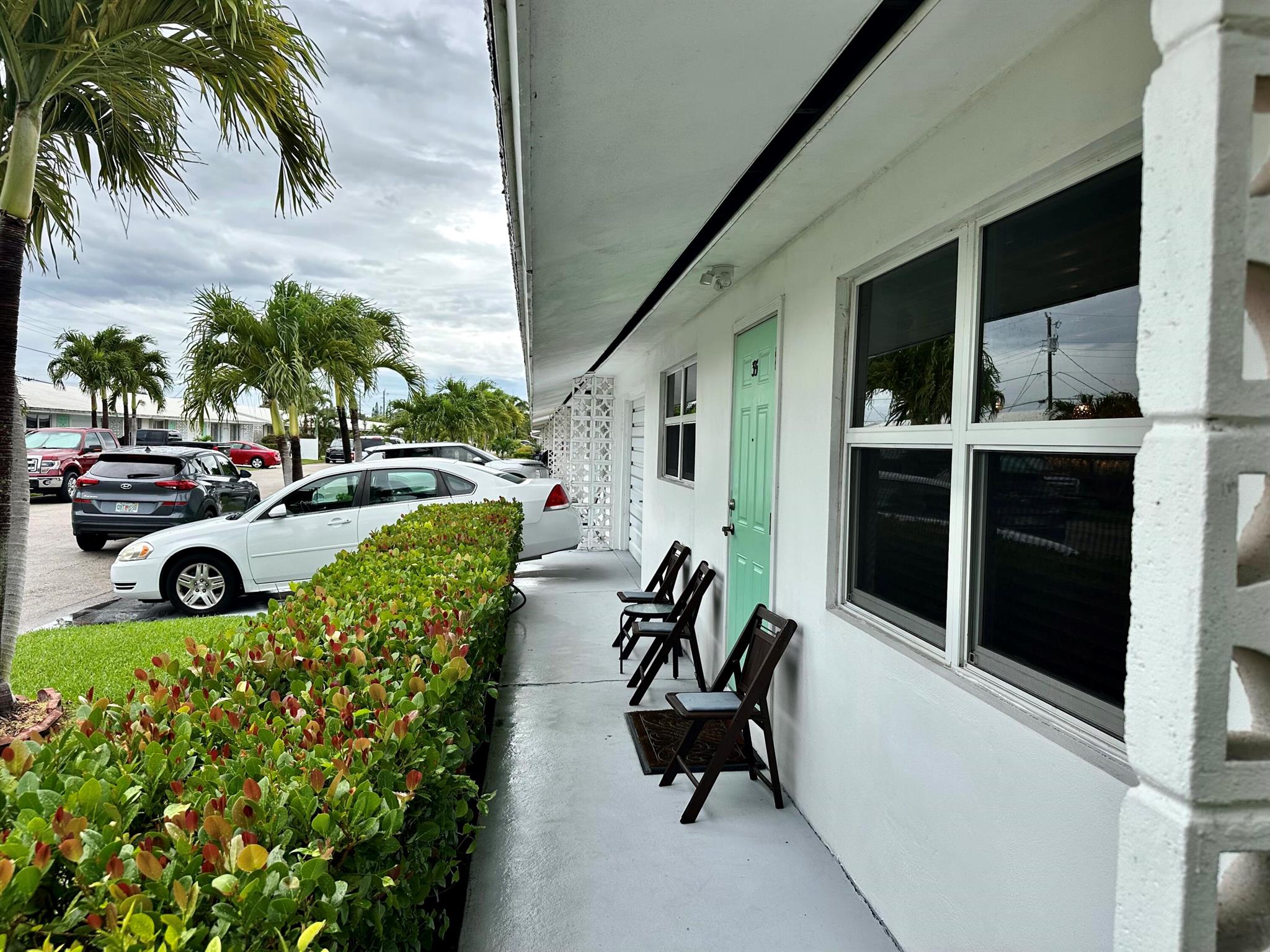 HOLLY HOUSE INC COND DECL - Residential