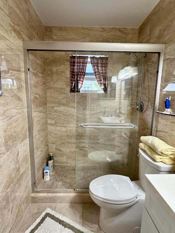 HOLLY HOUSE INC COND DECL IN - Residential