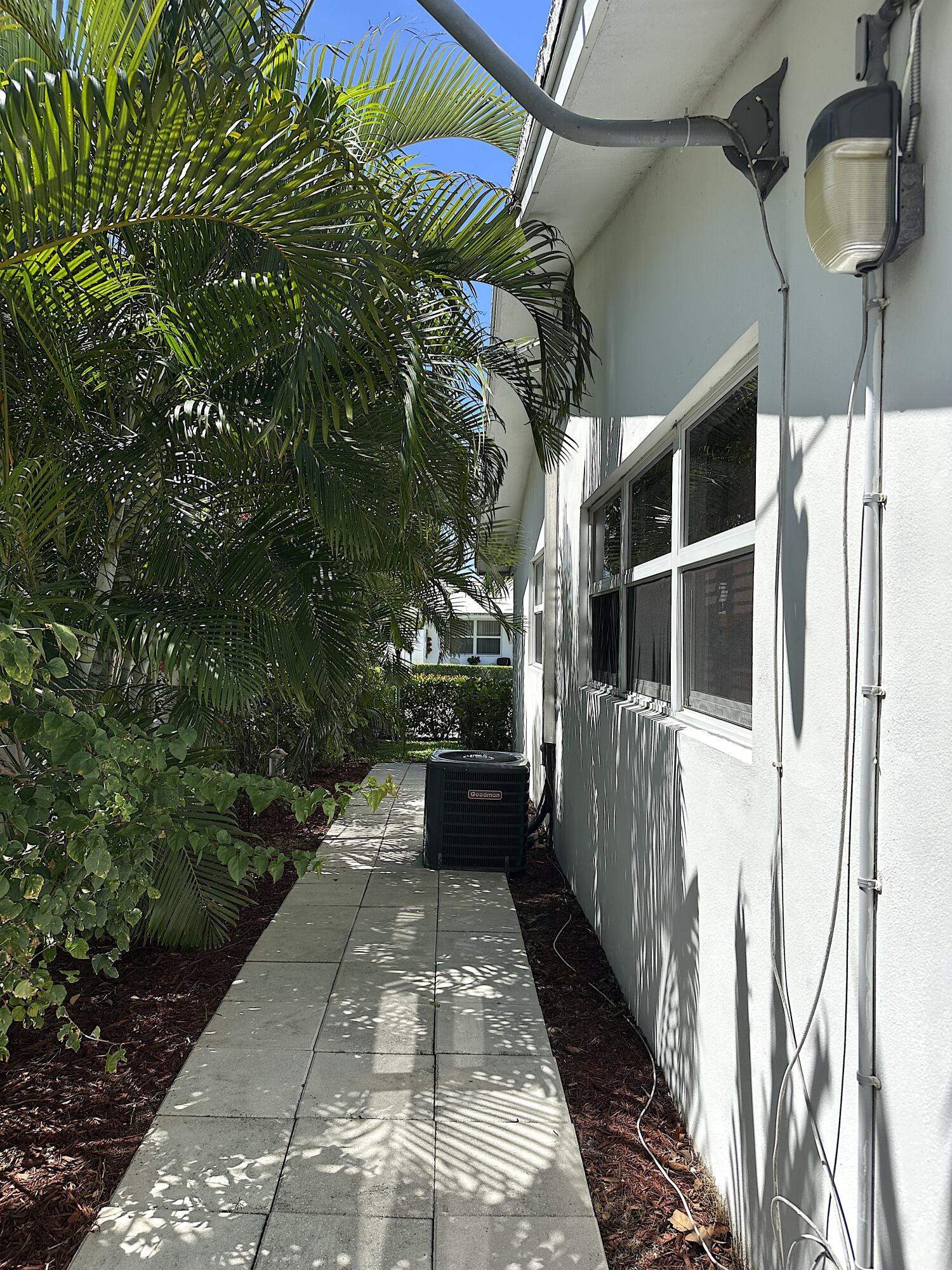 HOLLY HOUSE INC COND DECL IN - Residential