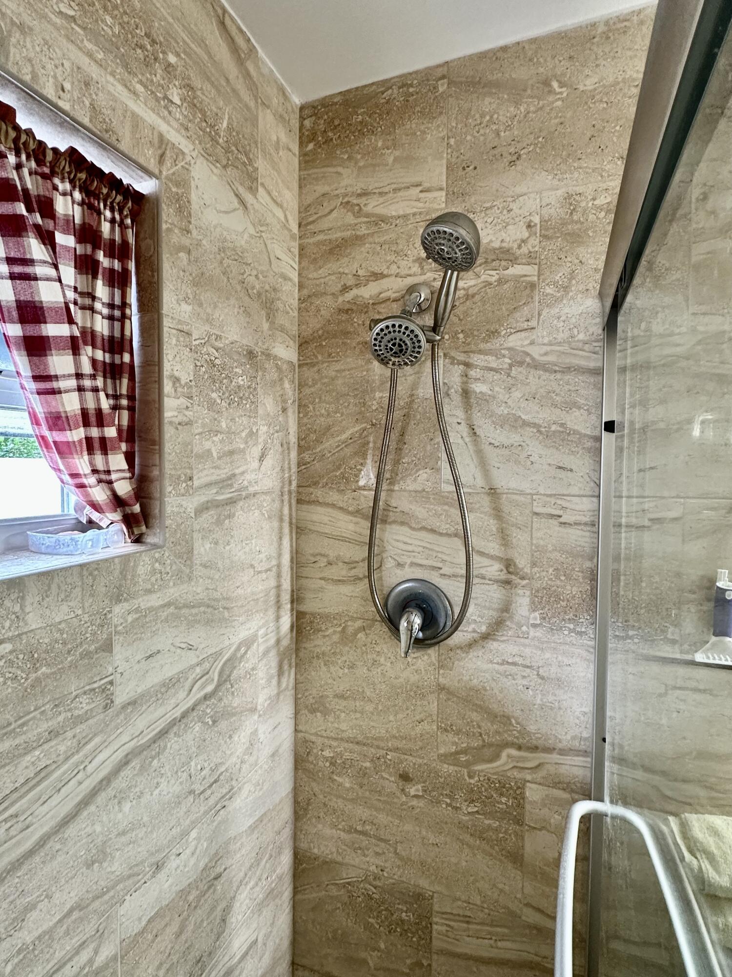 HOLLY HOUSE INC COND DECL IN - Residential