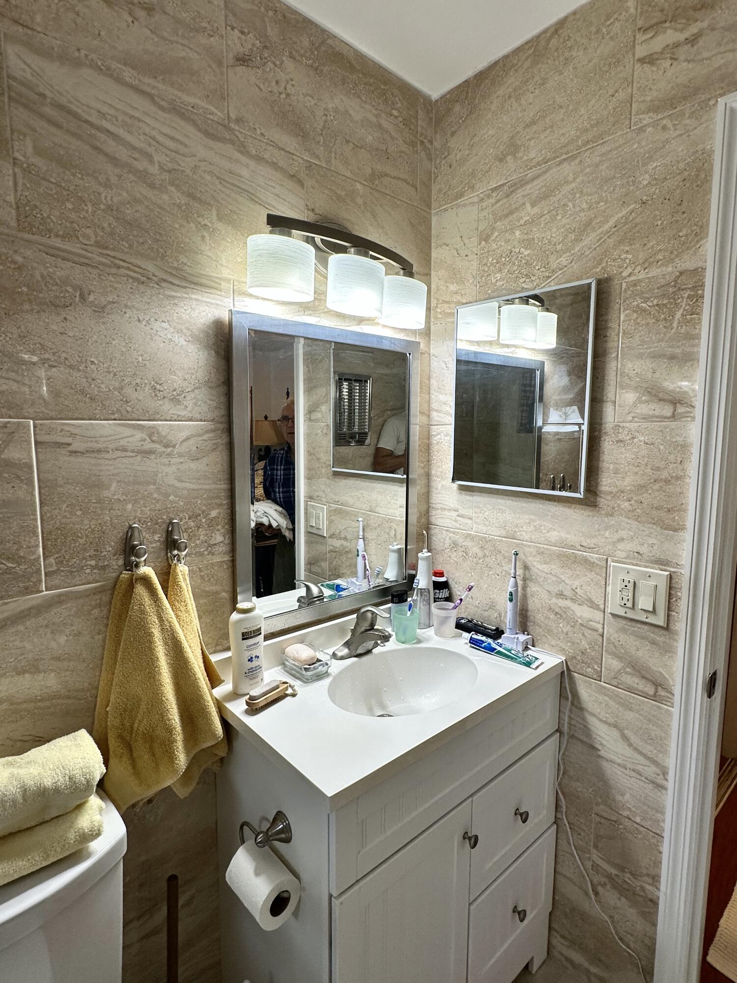 HOLLY HOUSE INC COND DECL IN - Residential