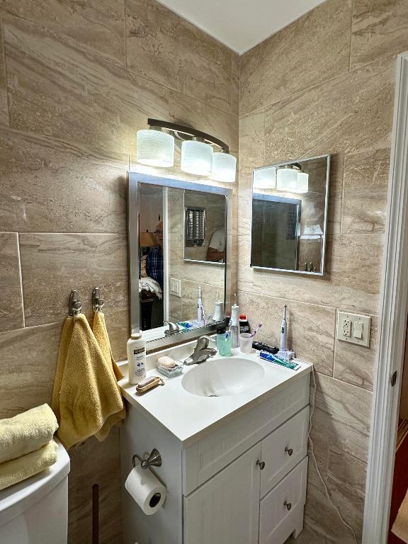 HOLLY HOUSE INC COND DECL IN - Residential