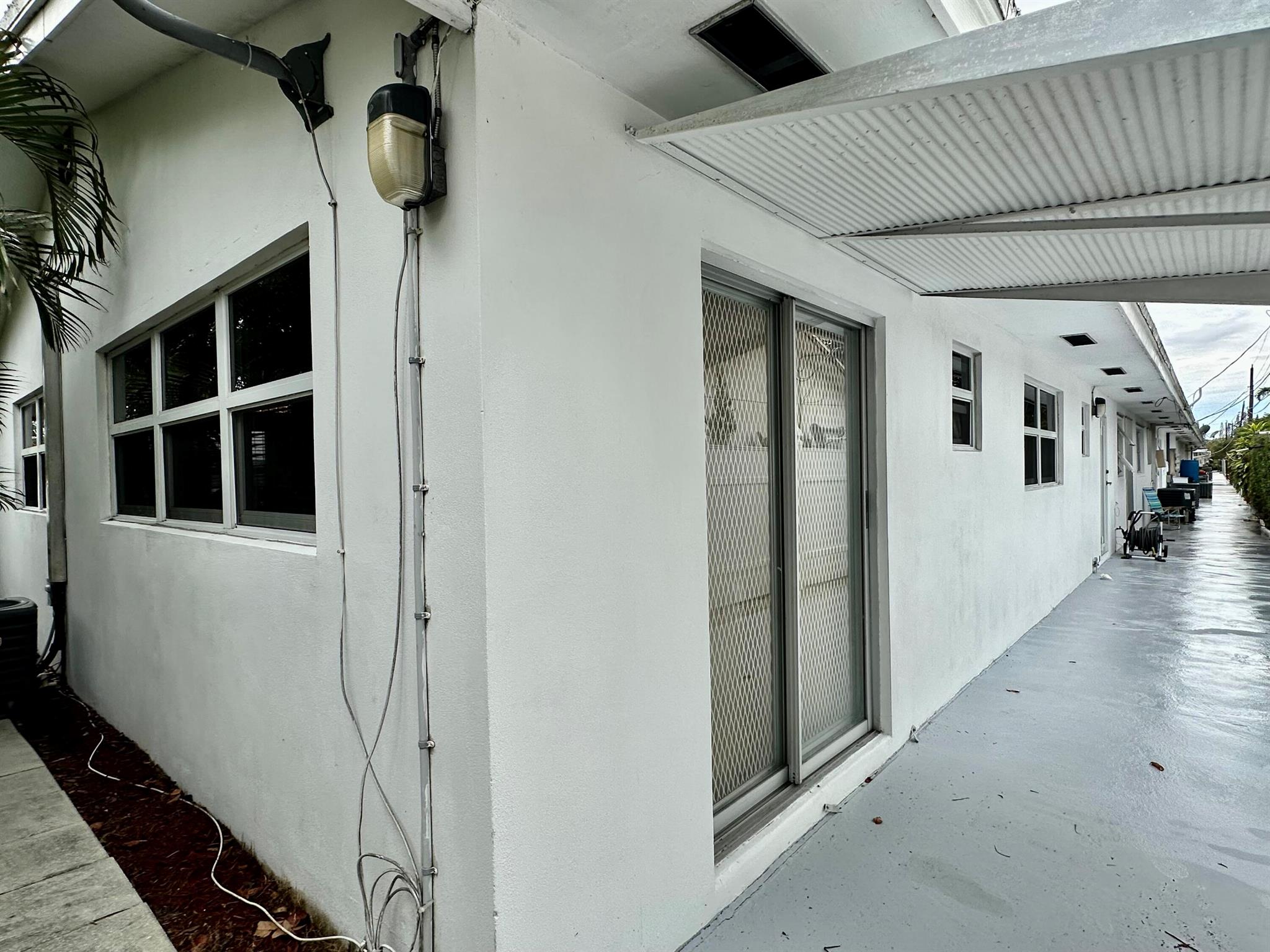 HOLLY HOUSE INC COND DECL - Residential