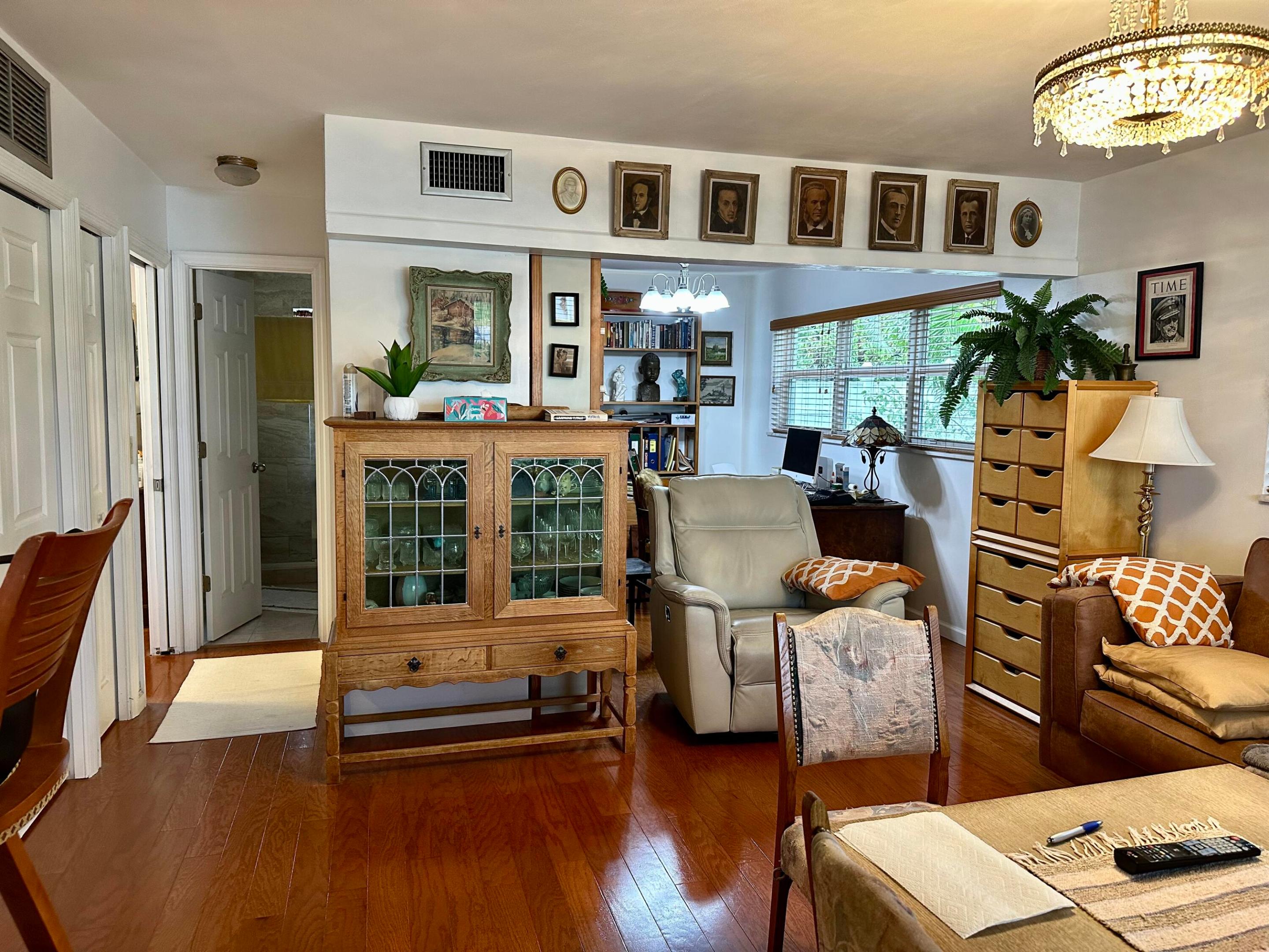 HOLLY HOUSE INC COND DECL IN - Residential