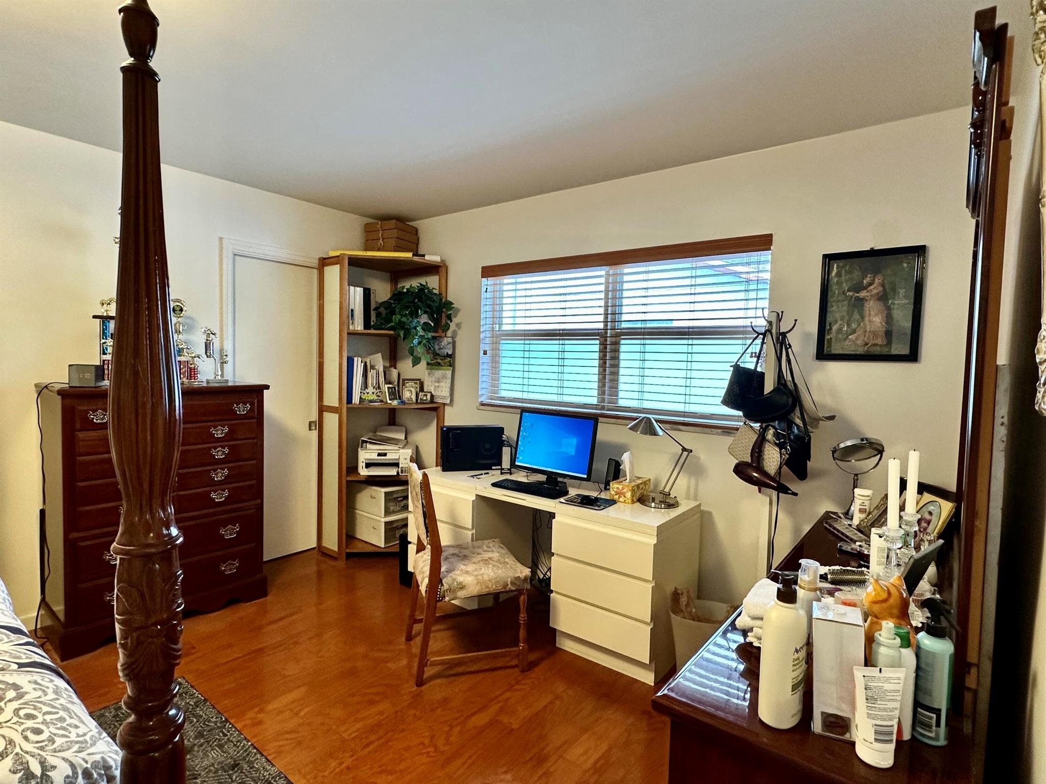 HOLLY HOUSE INC COND DECL - Residential