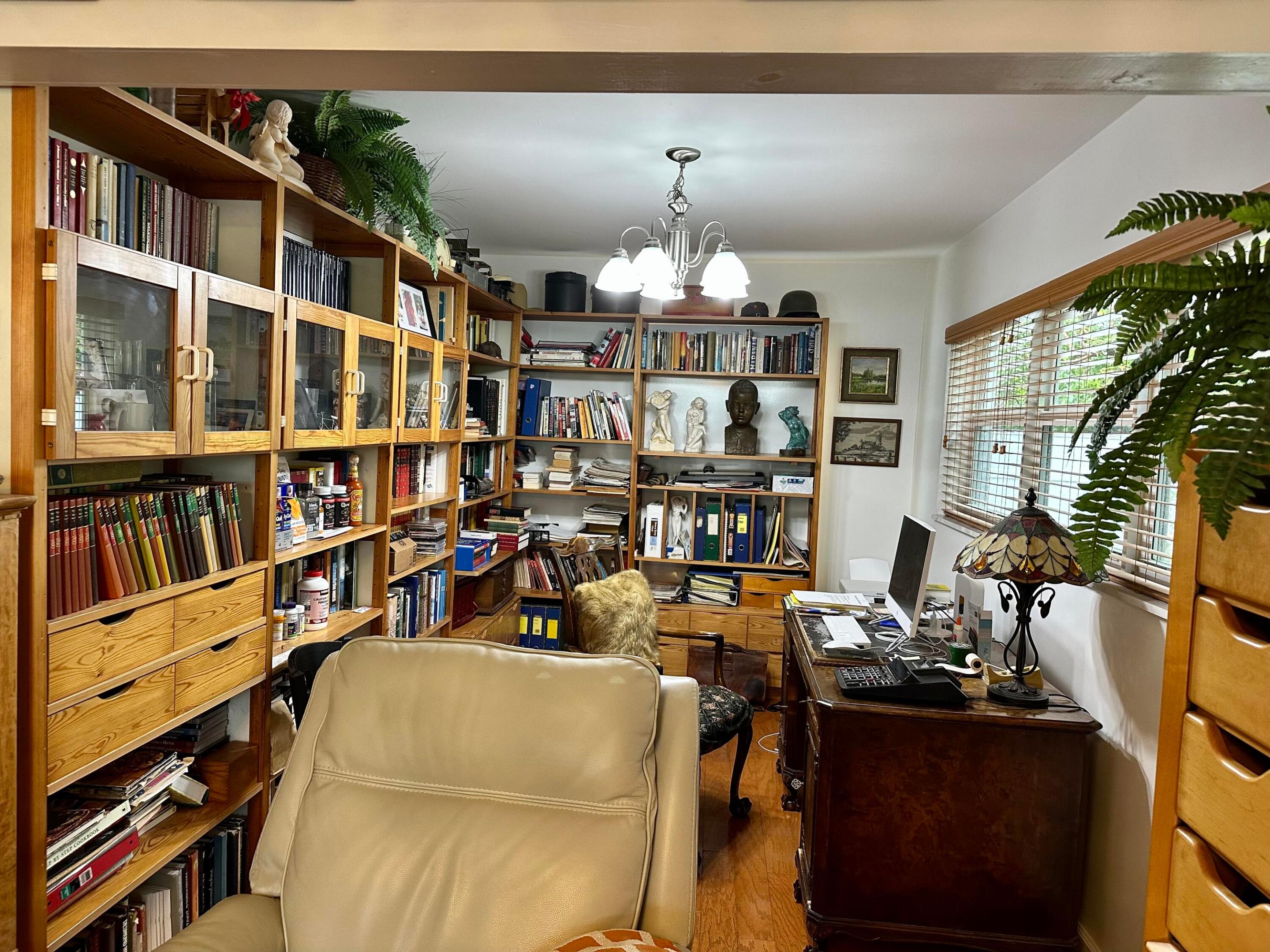 HOLLY HOUSE INC COND DECL IN - Residential