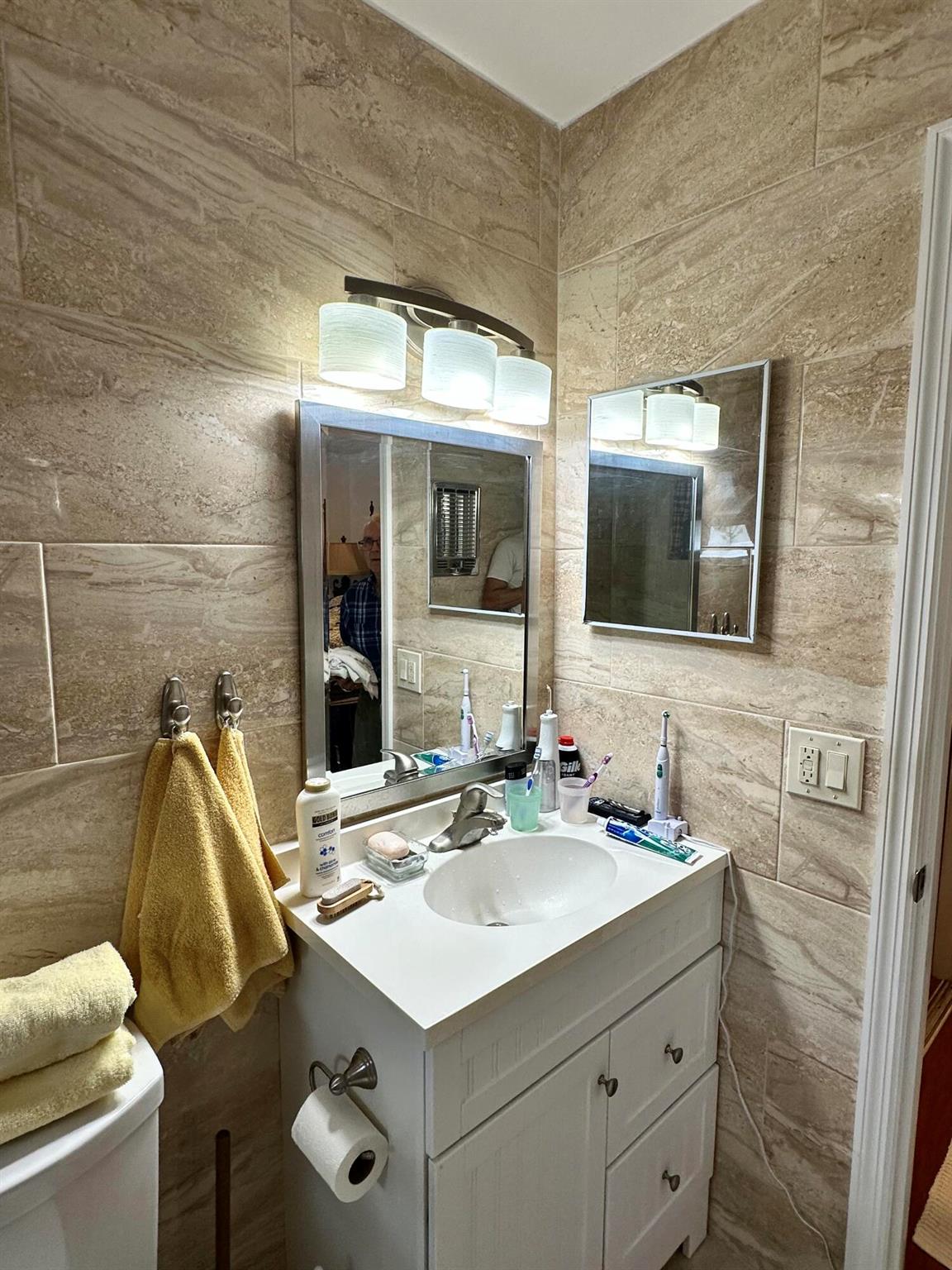HOLLY HOUSE INC COND DECL - Residential