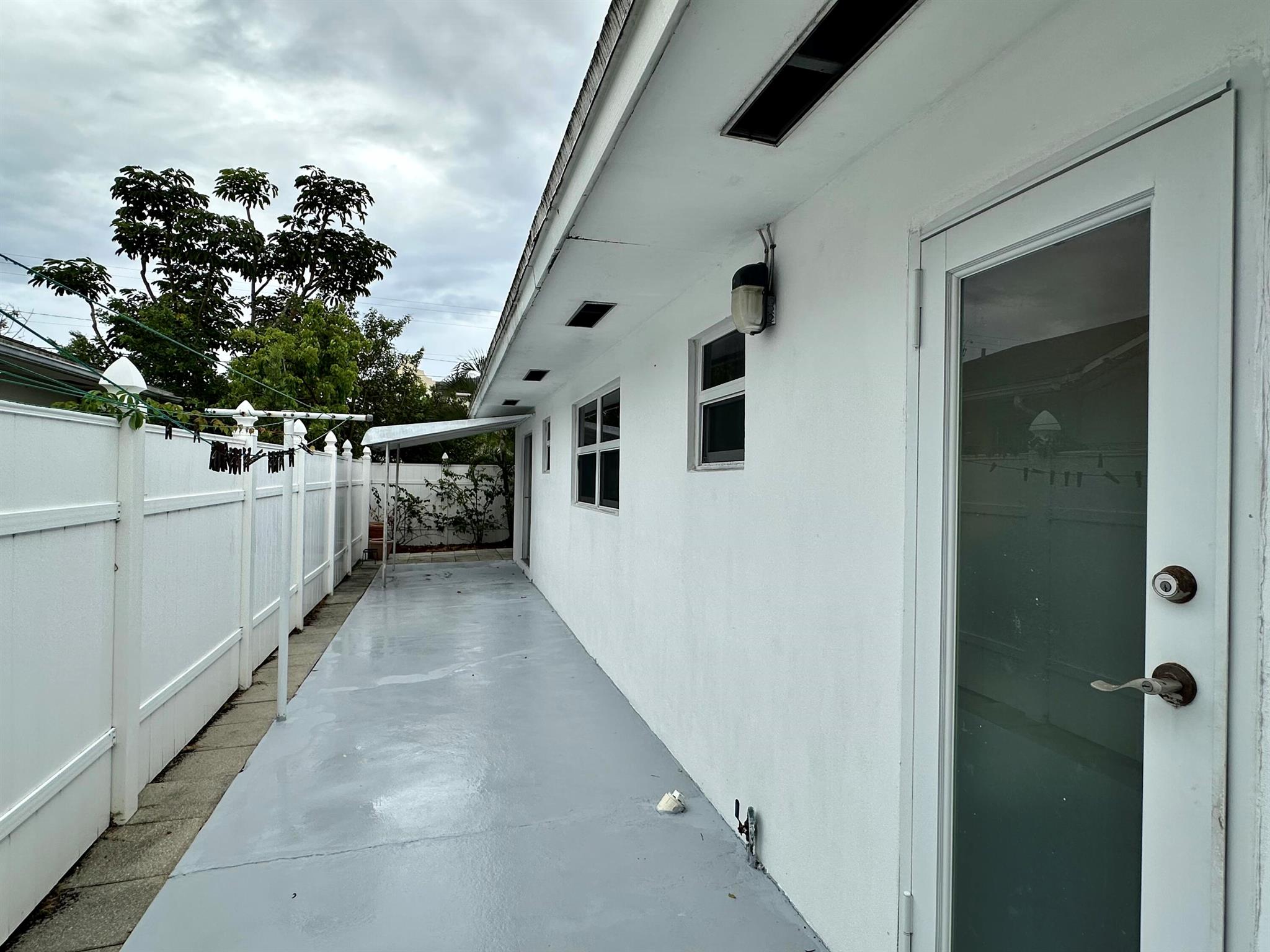 HOLLY HOUSE INC COND DECL - Residential