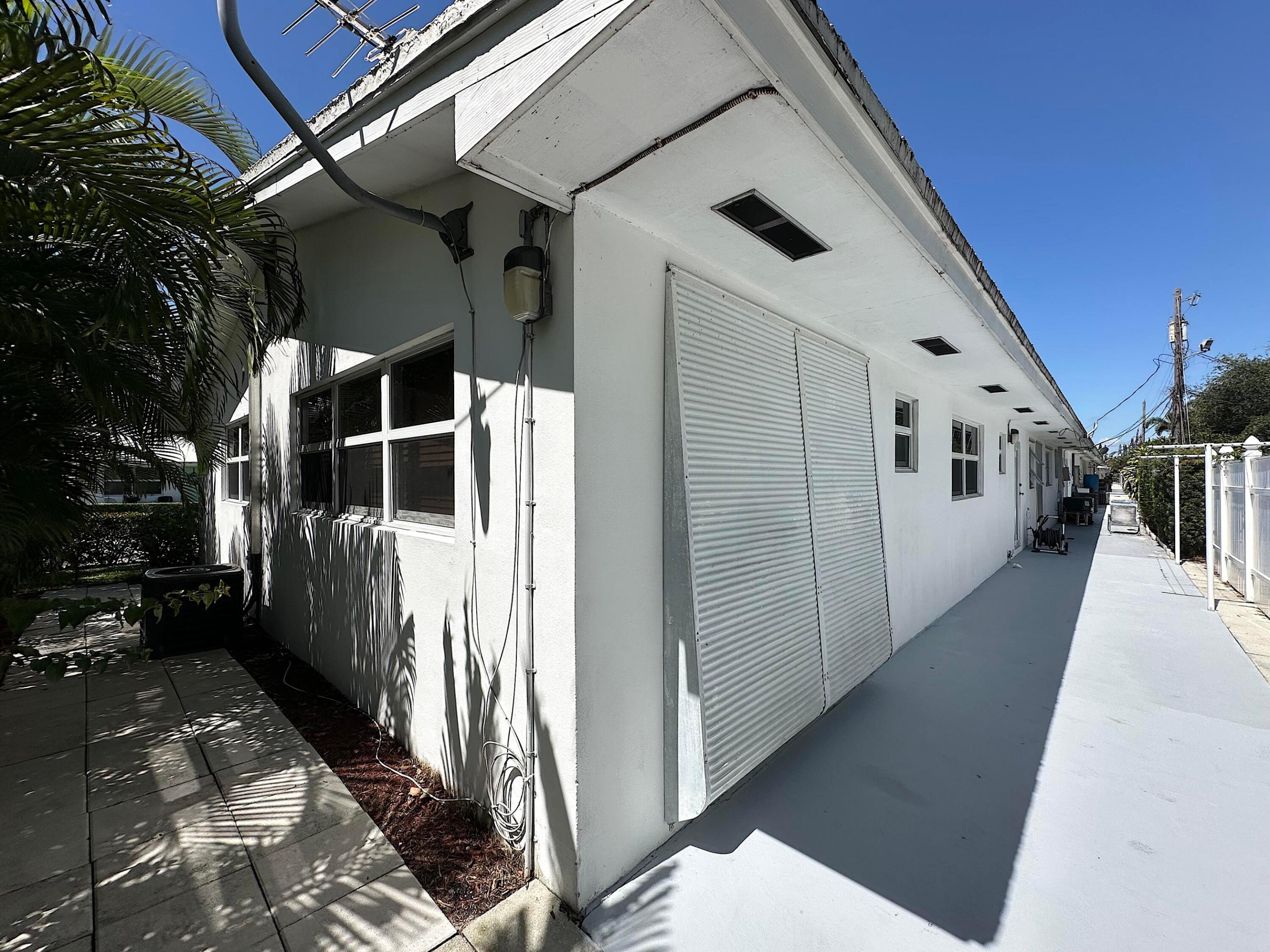 HOLLY HOUSE INC COND DECL IN - Residential