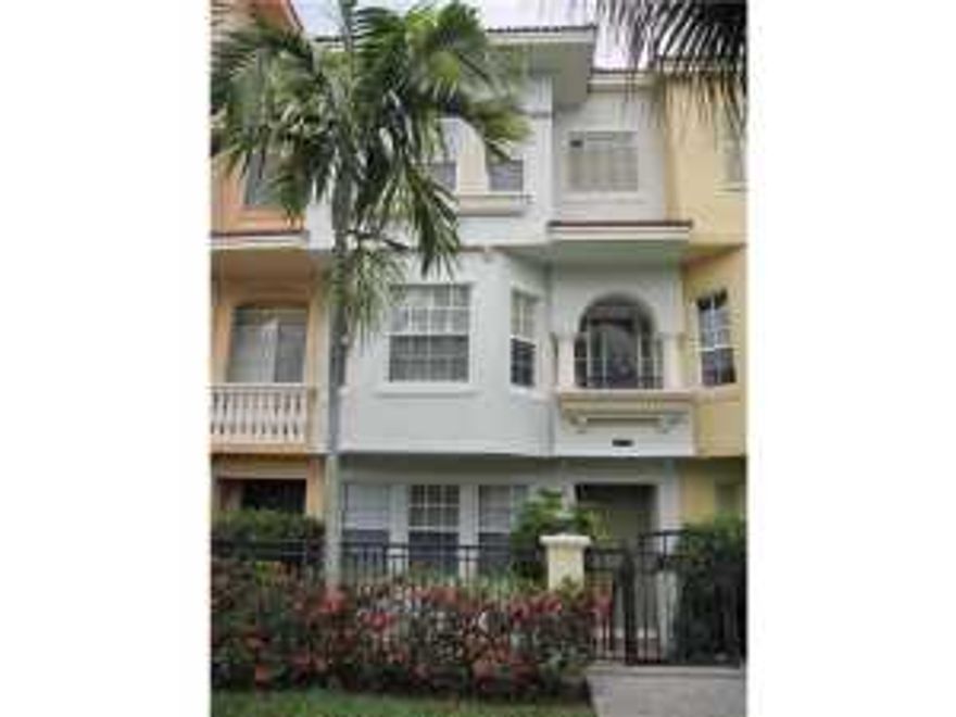 Sought after Harbour Oaks in the heart of Palm Beach Gardens. Beautiful 2 BR/3.5B with 2 car garage. with Den or third Bedroom.Impressive Community has exercise room, tot lot, impressive clubhouse and more. Close to the Gardens Mall, the finest of restaurants and I-95