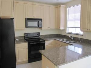 HARBOUR OAKS - Residential