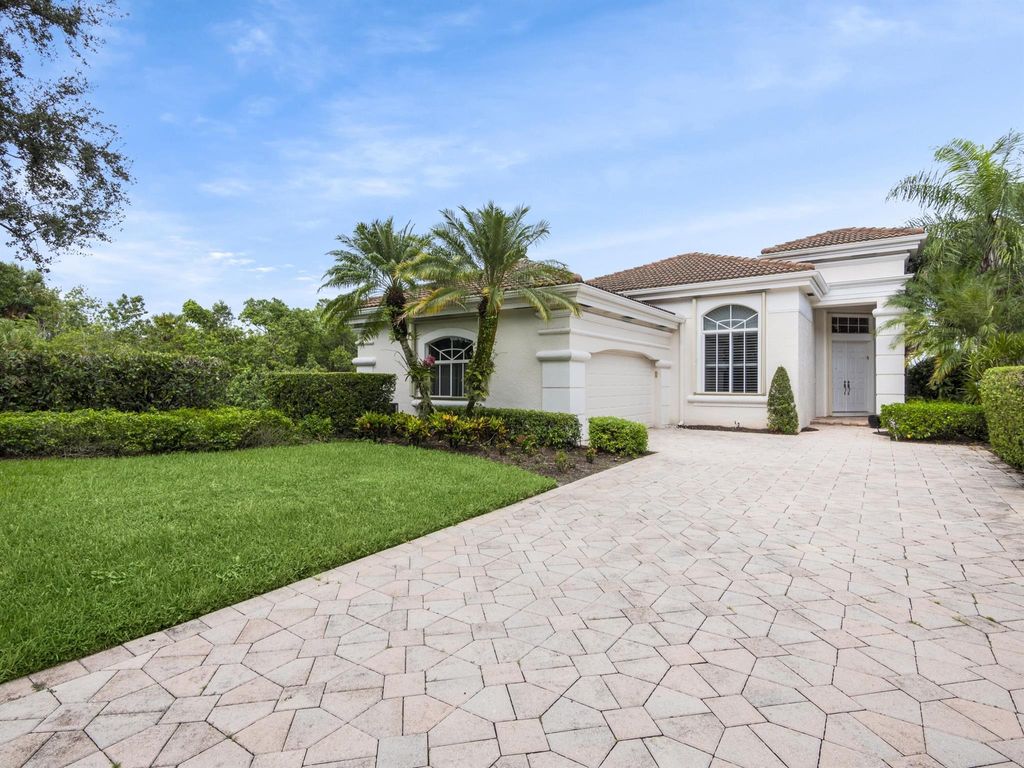 Photo of 251 Isle Way, Palm Beach Gardens, FL 33418 (MLS # R10923451)