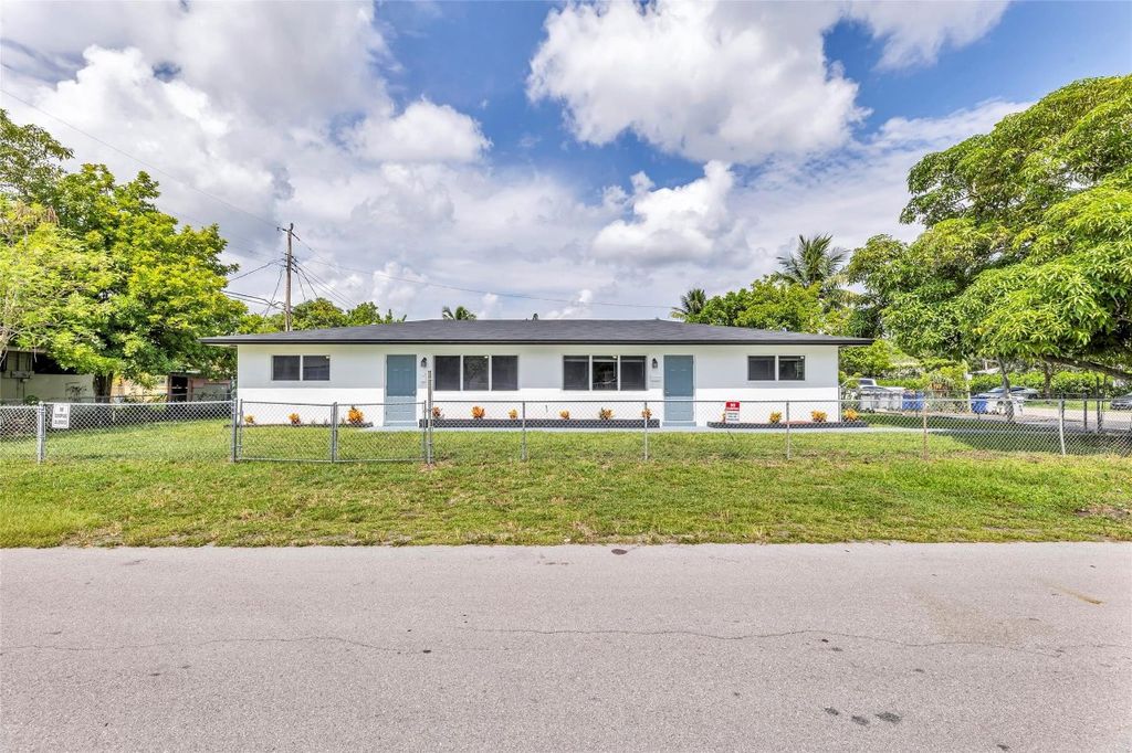 Photo of 800 SW 6th Court, Pompano Beach, FL 33060 (MLS # F10460868)