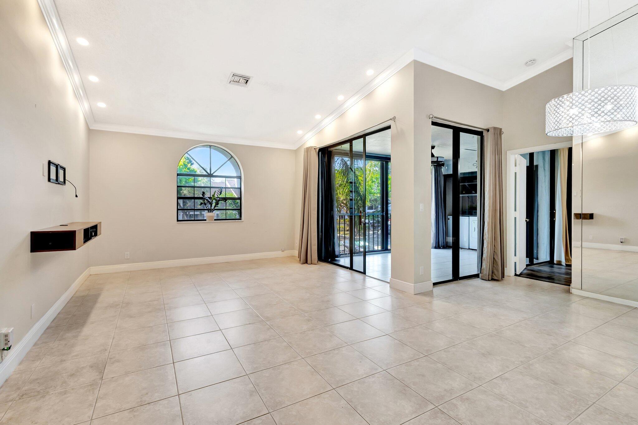 5439 Verona Dr Drive P