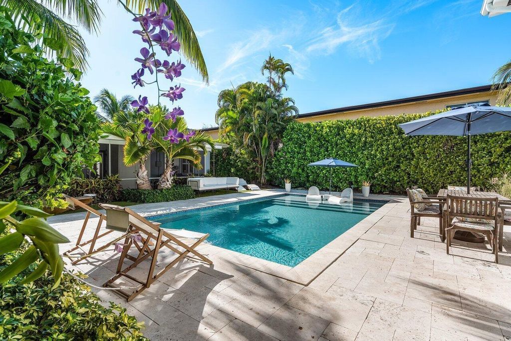 Photo of 410 NE 7th Avenue, Delray Beach, FL 33483 (MLS # R11021515)