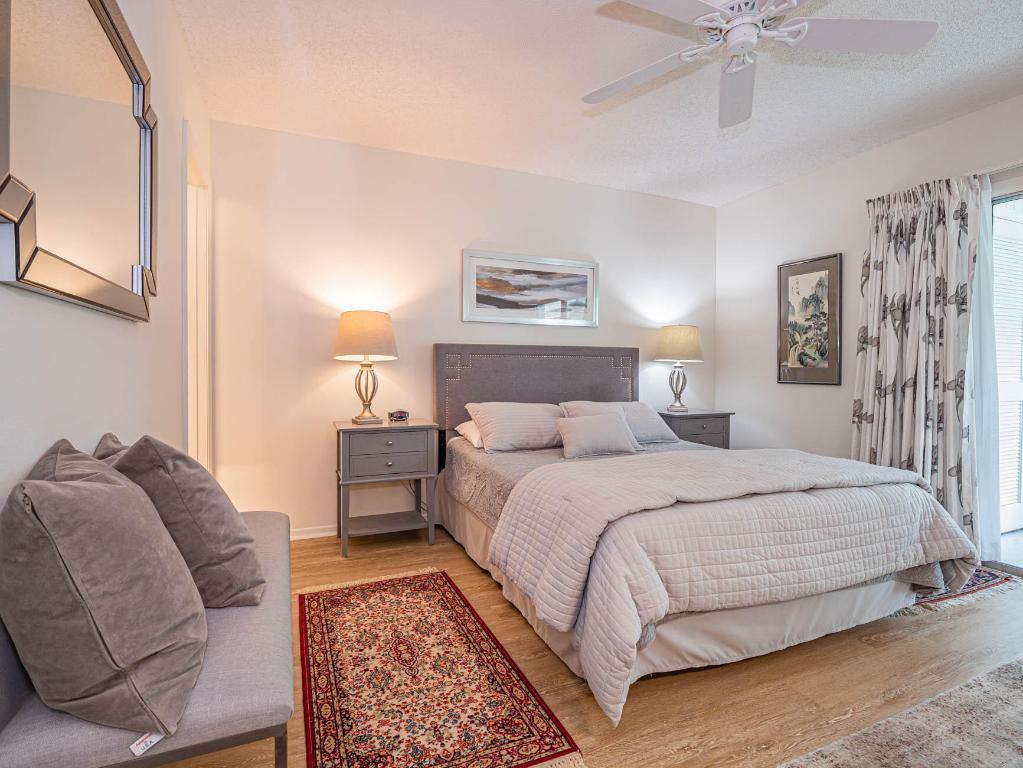 VISTA GARDENS F/K/A VISTA ROYALE GARDENS - Residential Lease