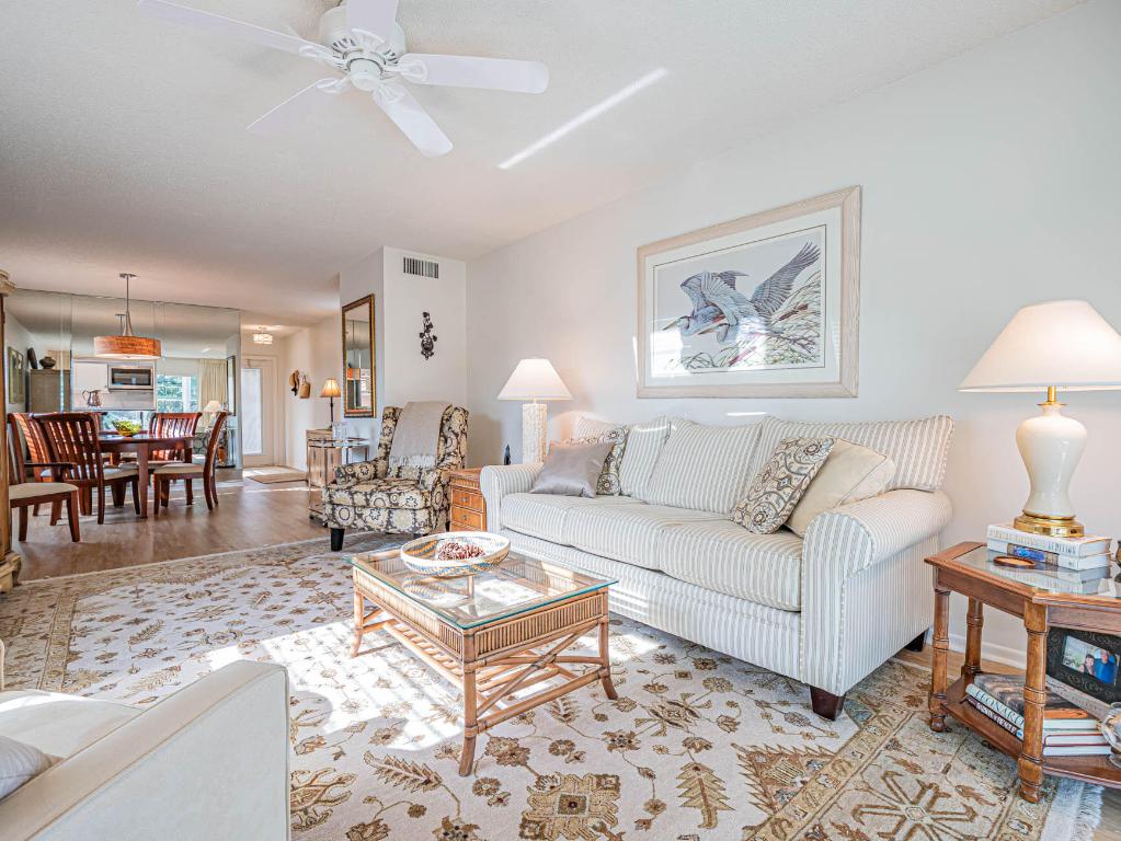 VISTA GARDENS F/K/A VISTA ROYALE GARDENS - Residential Lease