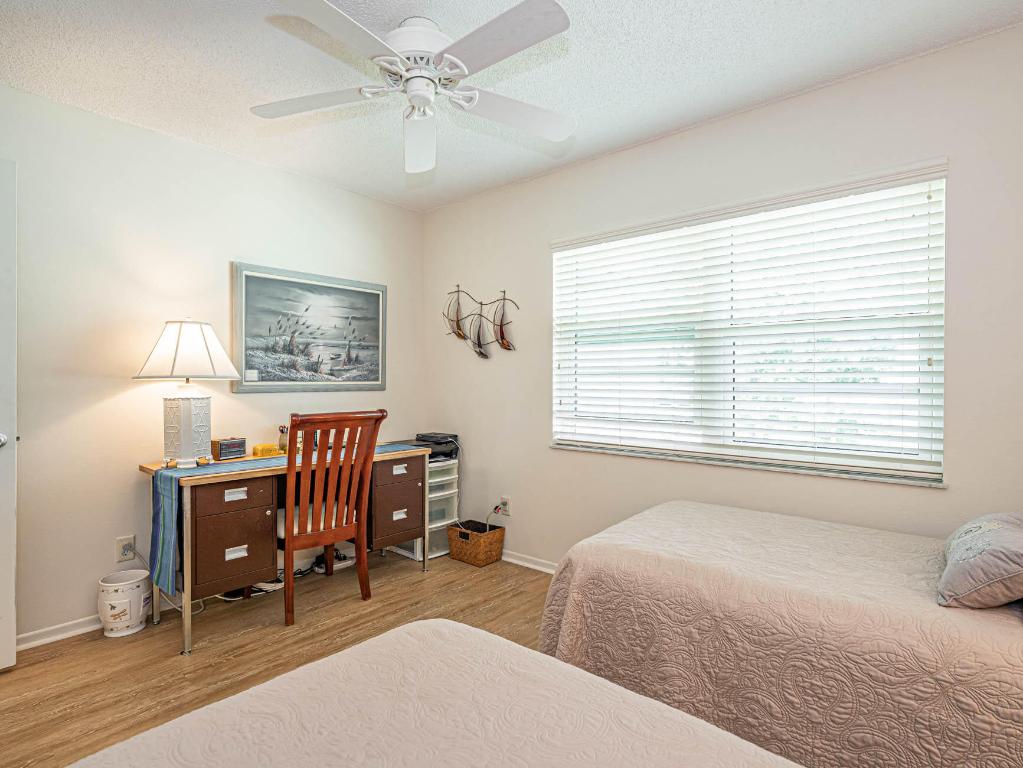 VISTA GARDENS F/K/A VISTA ROYALE GARDENS - Residential Lease