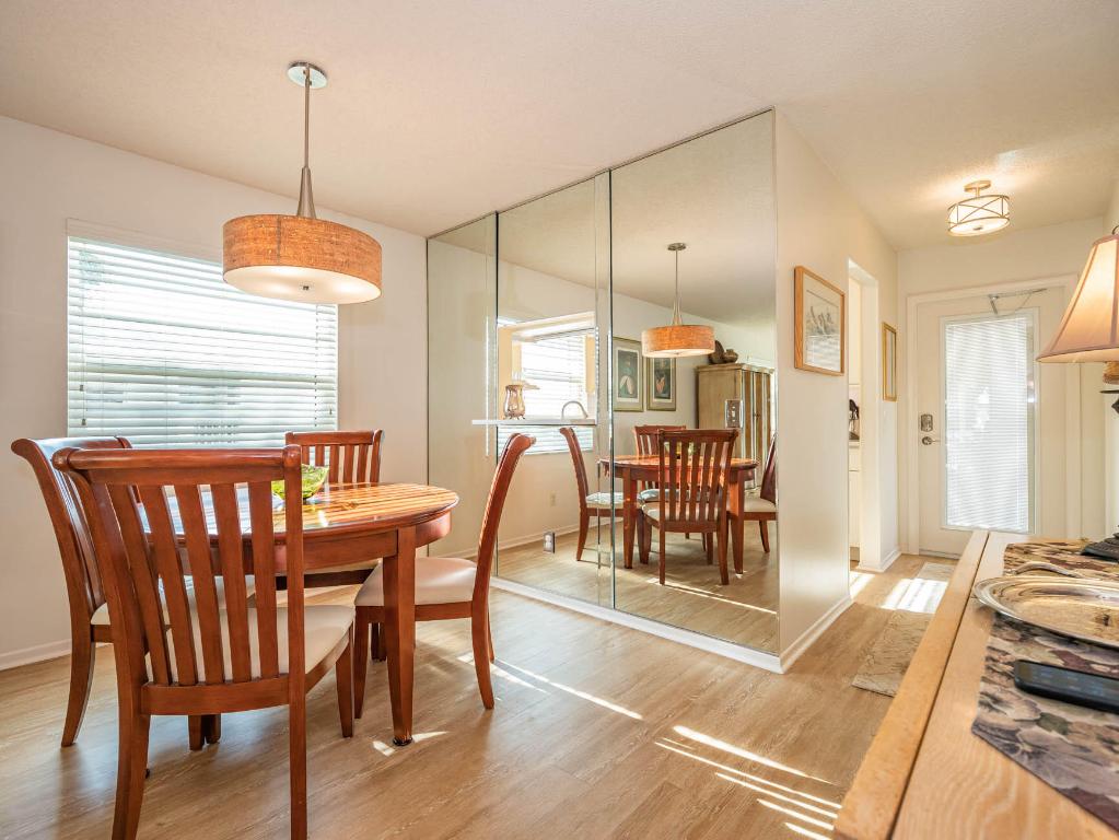 VISTA GARDENS F/K/A VISTA ROYALE GARDENS - Residential Lease