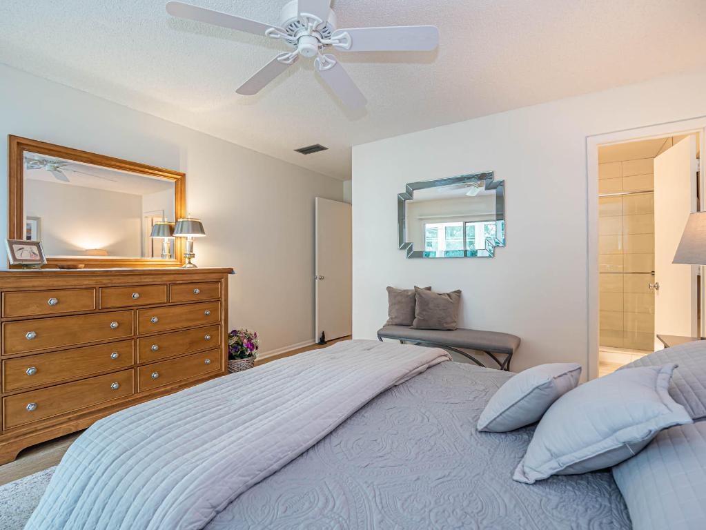 VISTA GARDENS F/K/A VISTA ROYALE GARDENS - Residential Lease