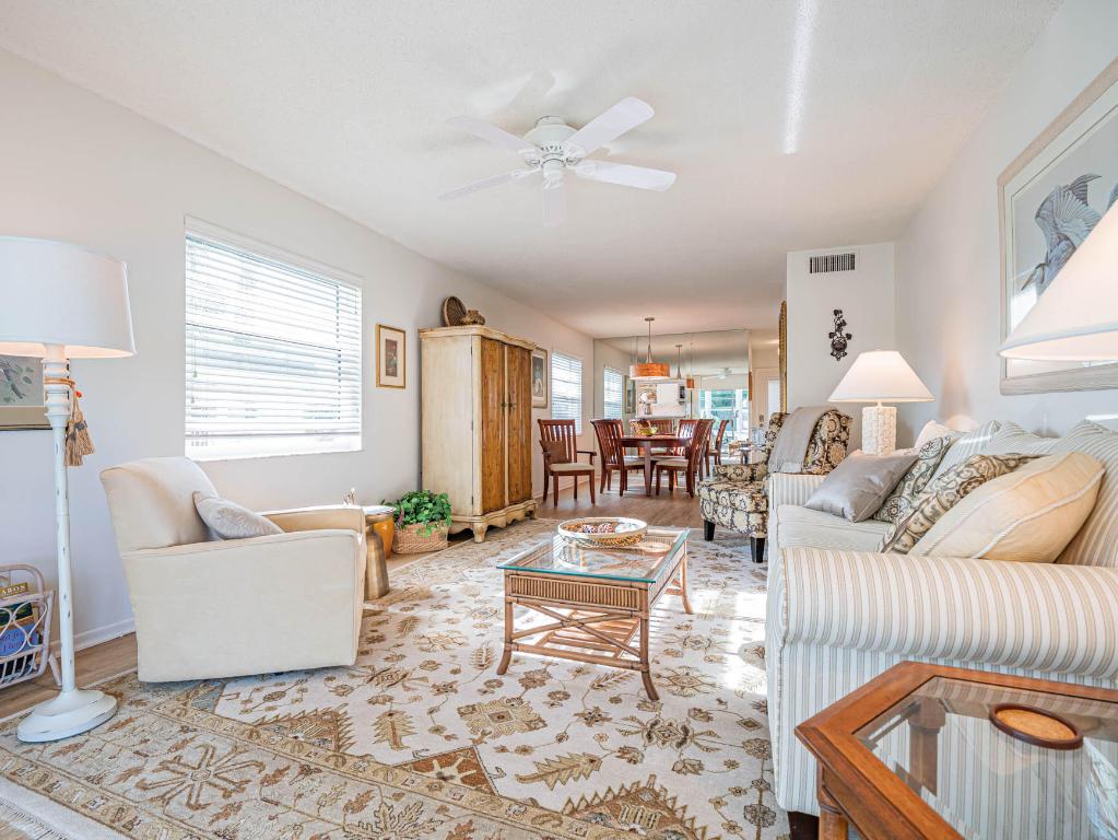 VISTA GARDENS F/K/A VISTA ROYALE GARDENS - Residential Lease