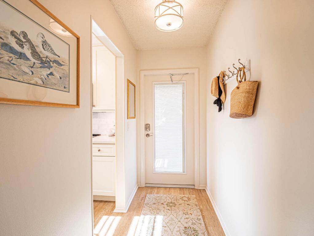 VISTA GARDENS F/K/A VISTA ROYALE GARDENS - Residential Lease