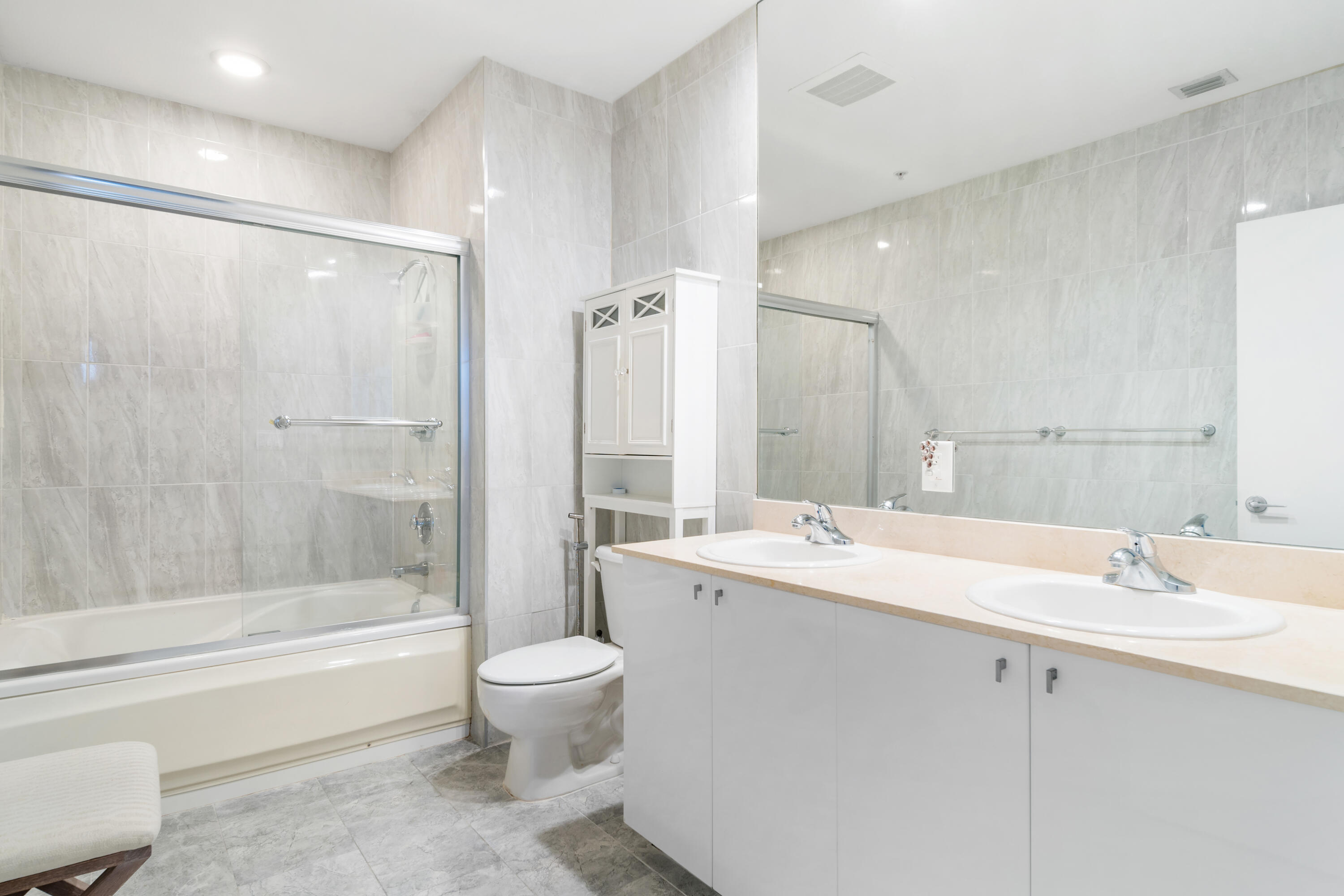 SLADE CONDO - Residential