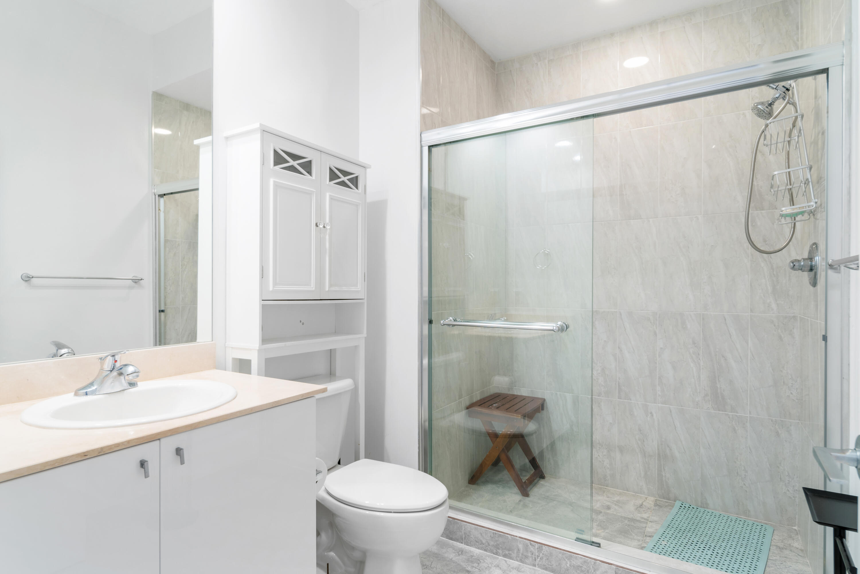 SLADE CONDO - Residential