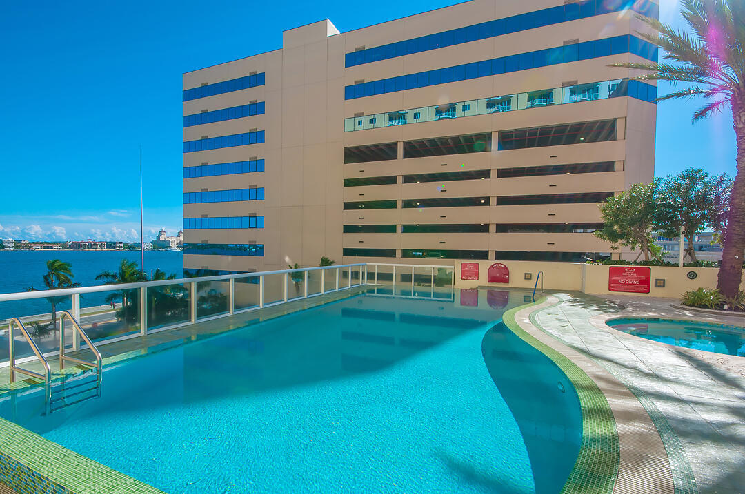SLADE CONDO - Residential