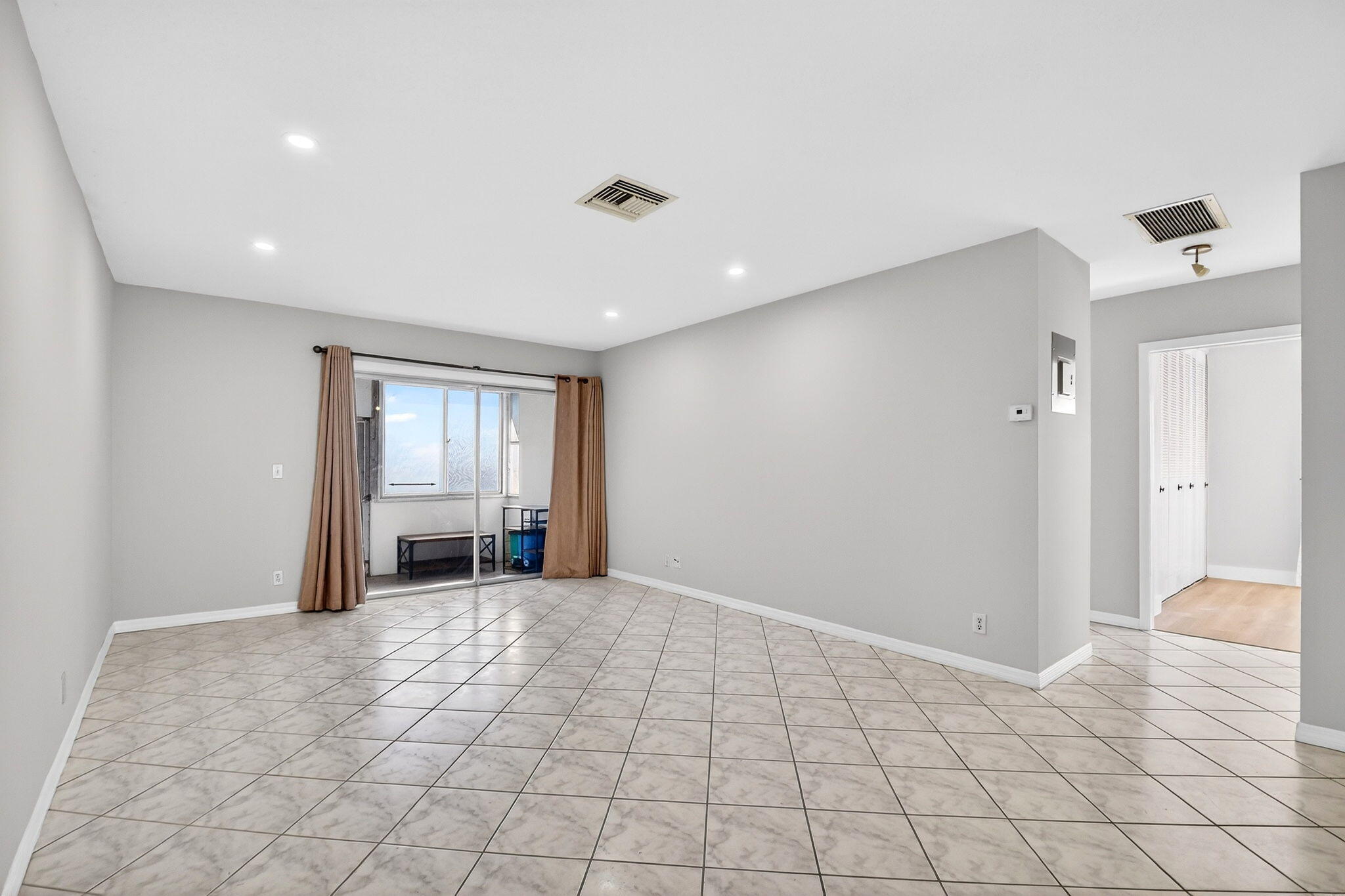 CRESTHAVEN VILLAS CONDO 24 - Residential Lease