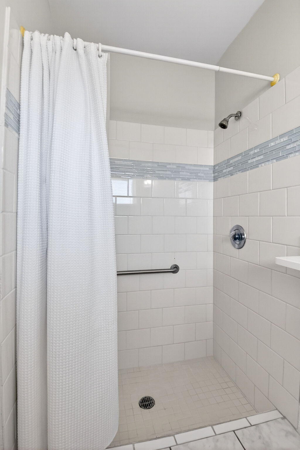 CRESTHAVEN VILLAS CONDO 24 - Residential Lease