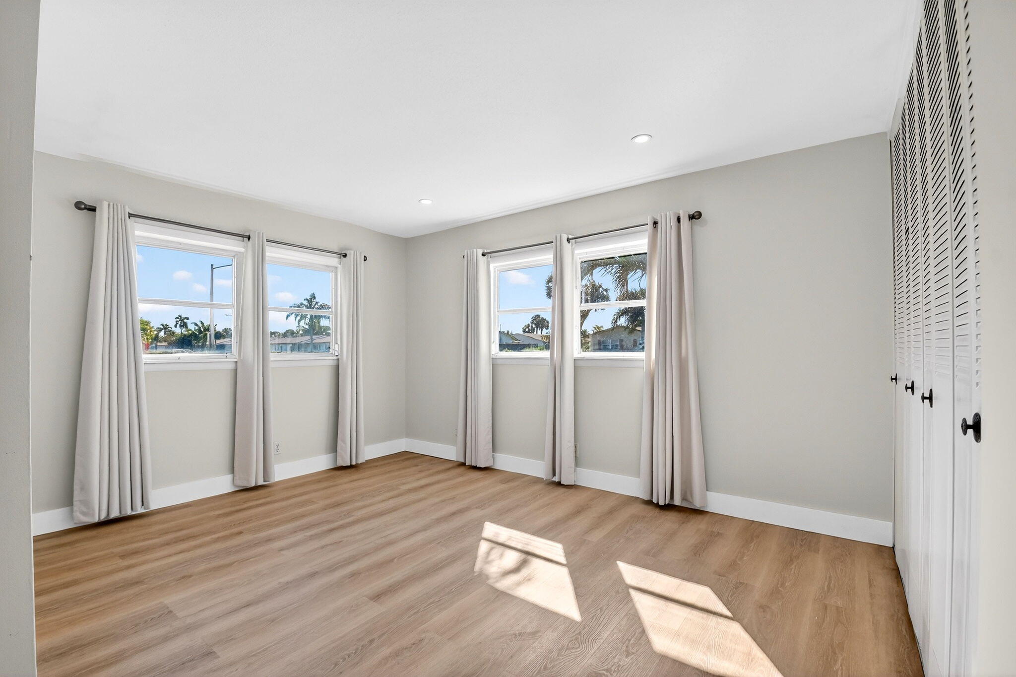 CRESTHAVEN VILLAS CONDO 24 - Residential Lease