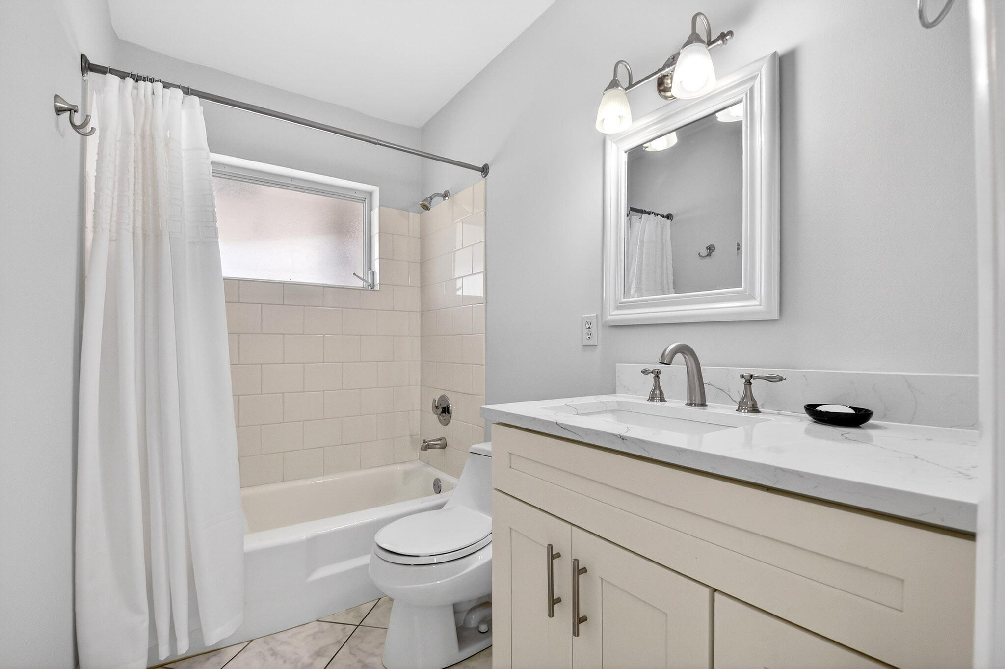 CRESTHAVEN VILLAS CONDO 24 - Residential Lease