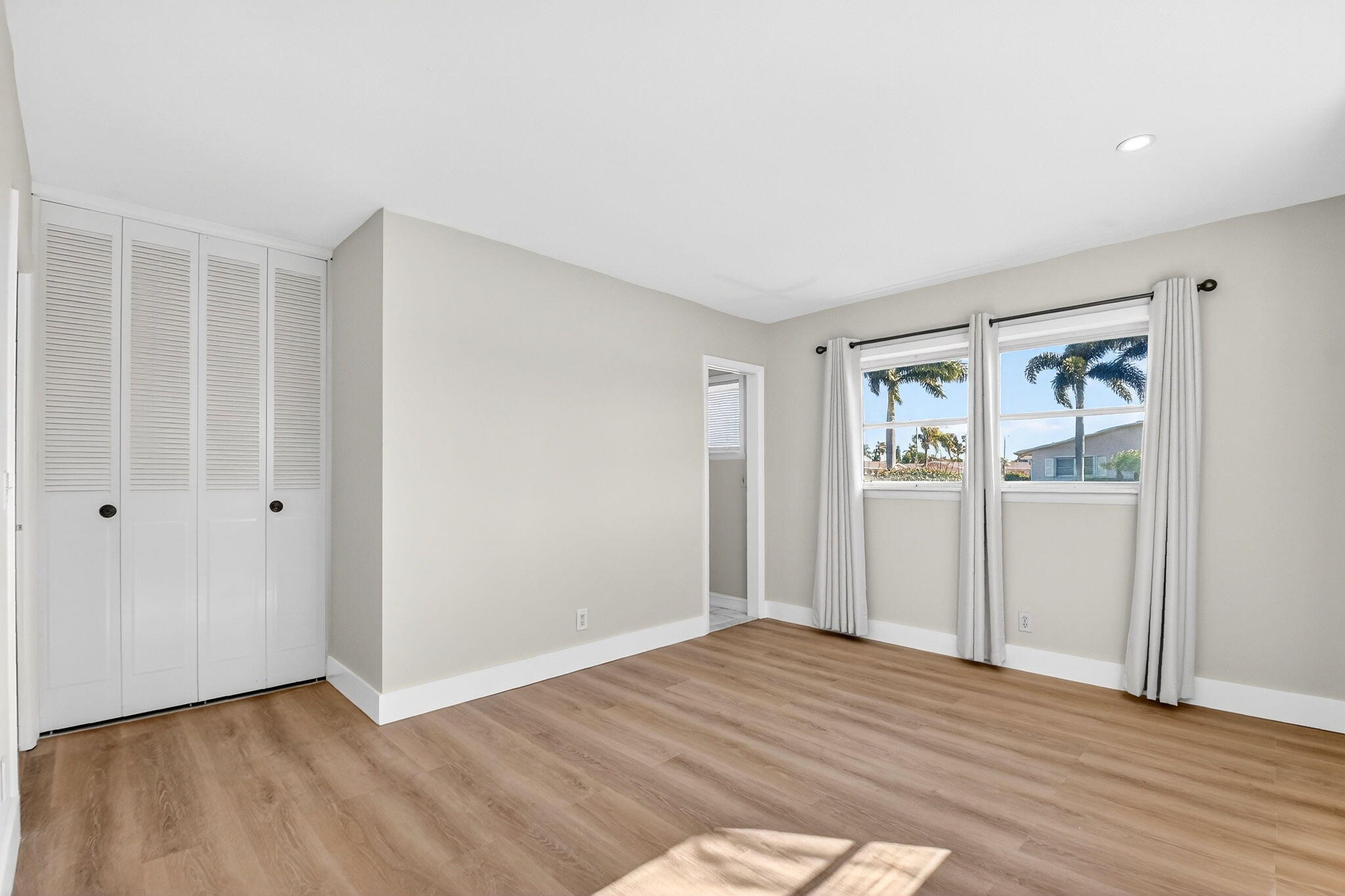 CRESTHAVEN VILLAS CONDO 24 - Residential Lease