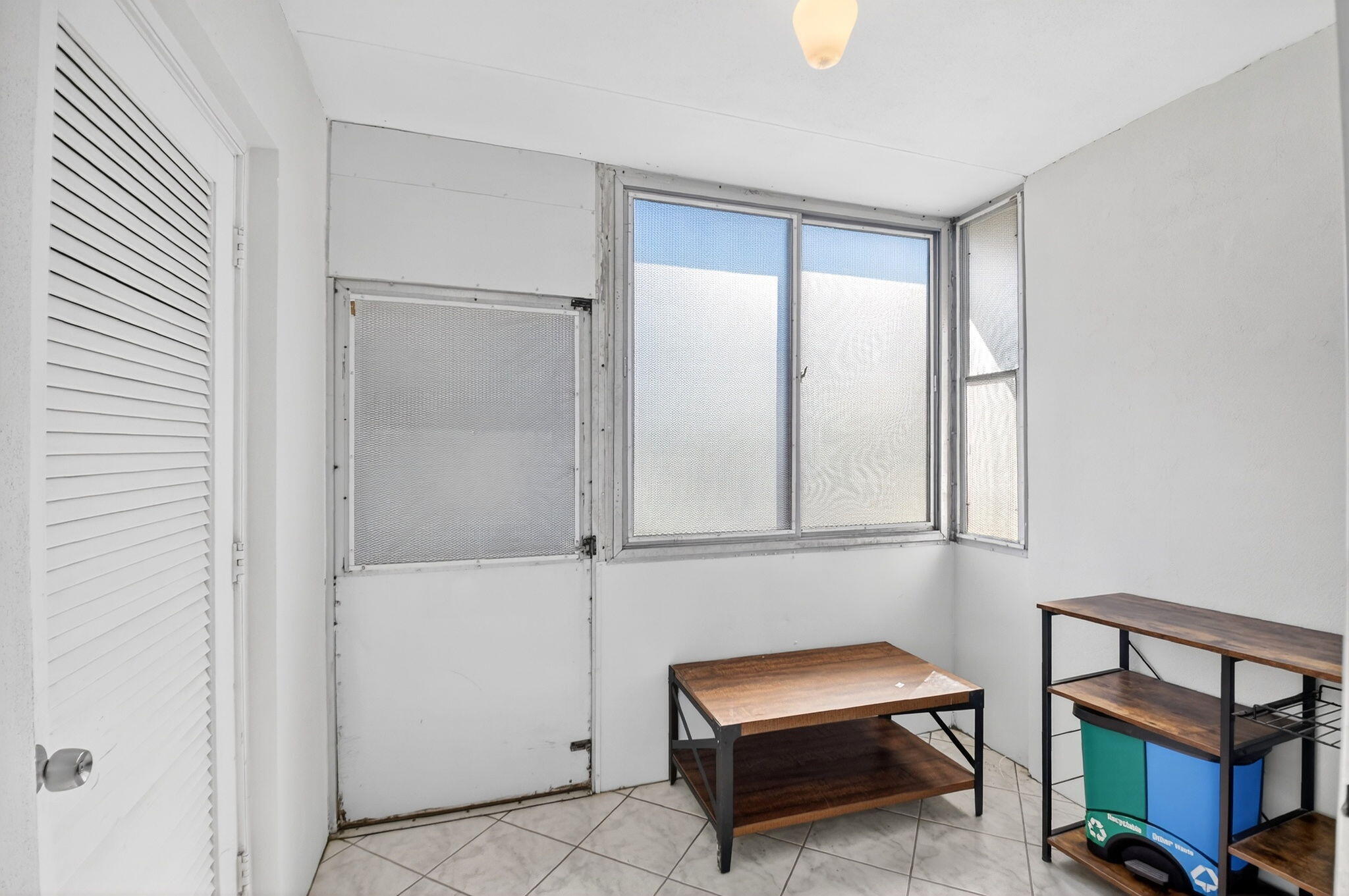 CRESTHAVEN VILLAS CONDO 24 - Residential Lease