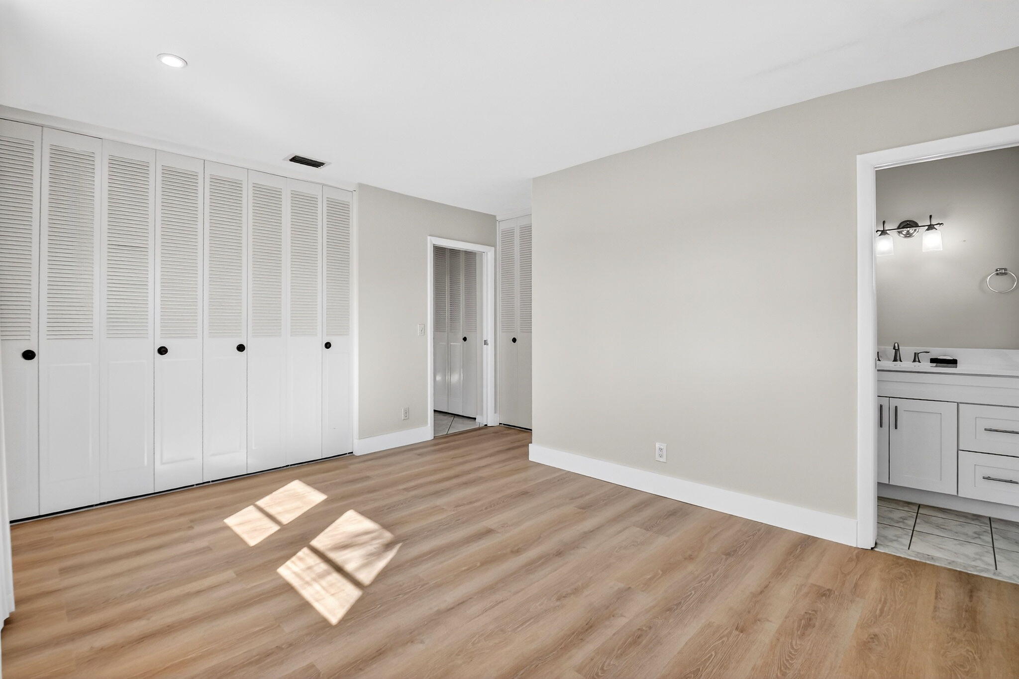 CRESTHAVEN VILLAS CONDO 24 - Residential Lease