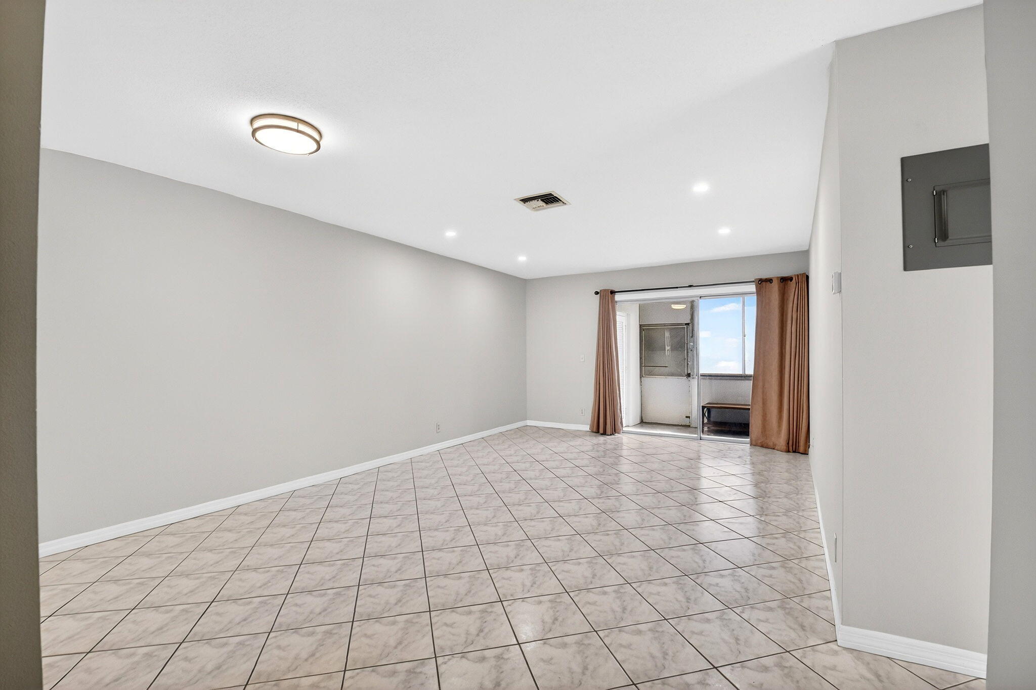 CRESTHAVEN VILLAS CONDO 24 - Residential Lease